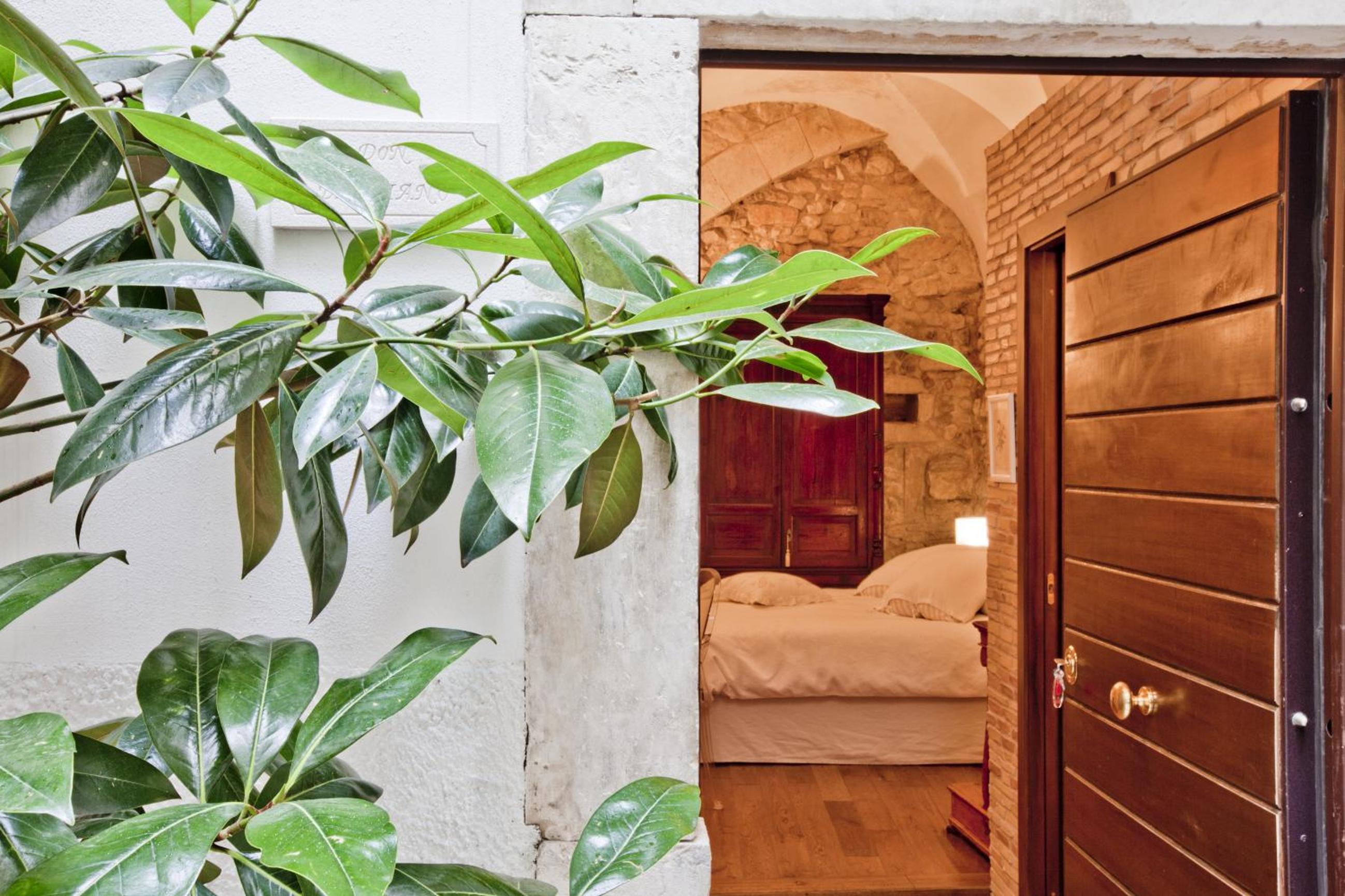 Double Room - Photo 14