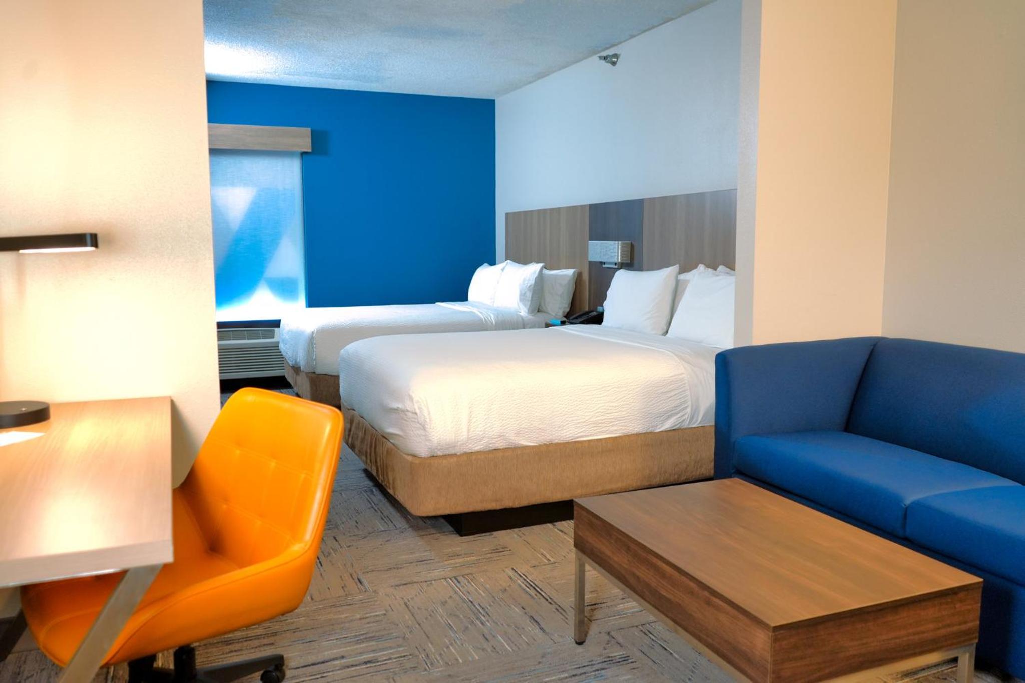 Suite with Two Queen Beds - Photo 3