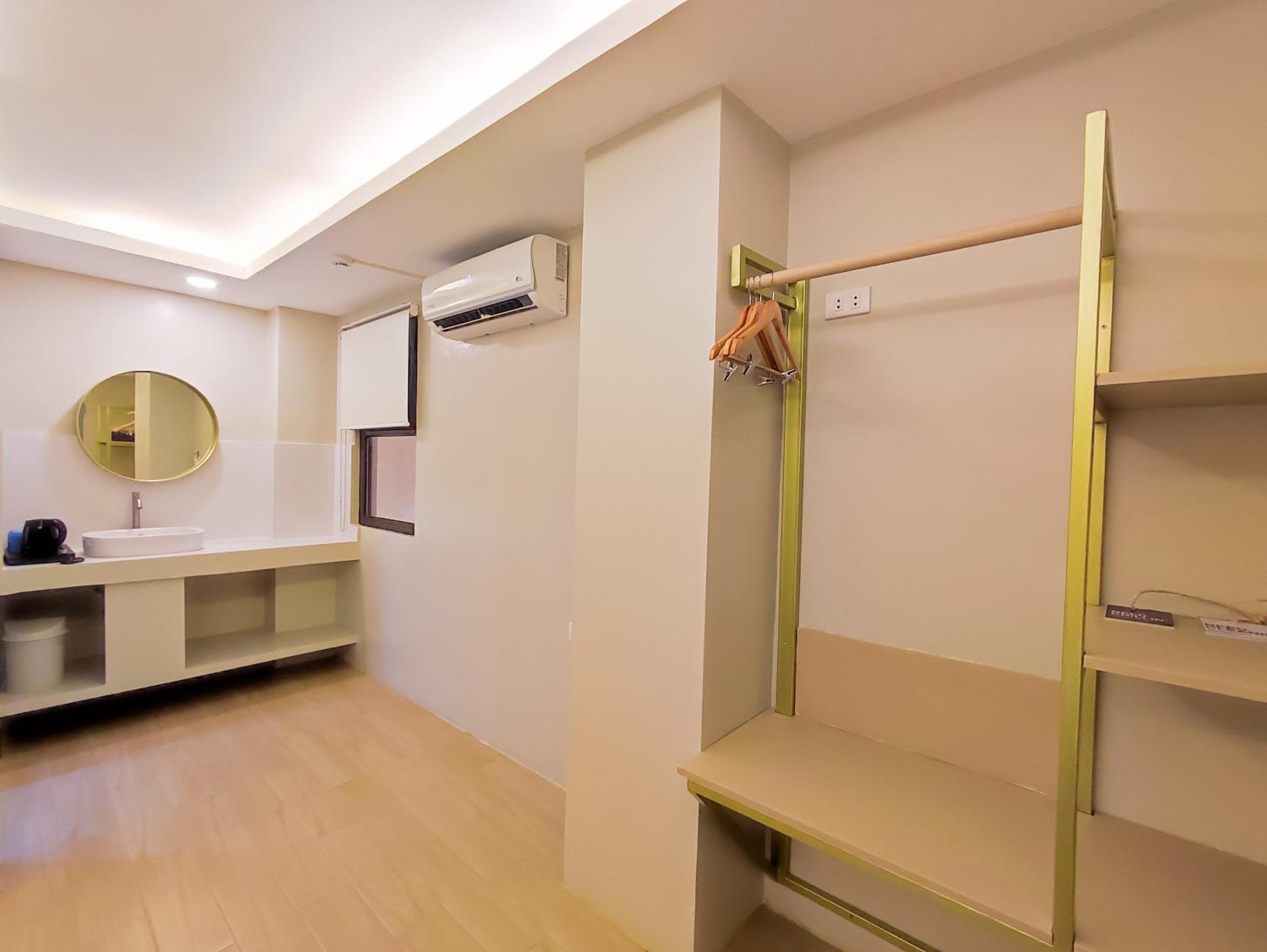 Deluxe Double Room (2 Adults + 1 Child)