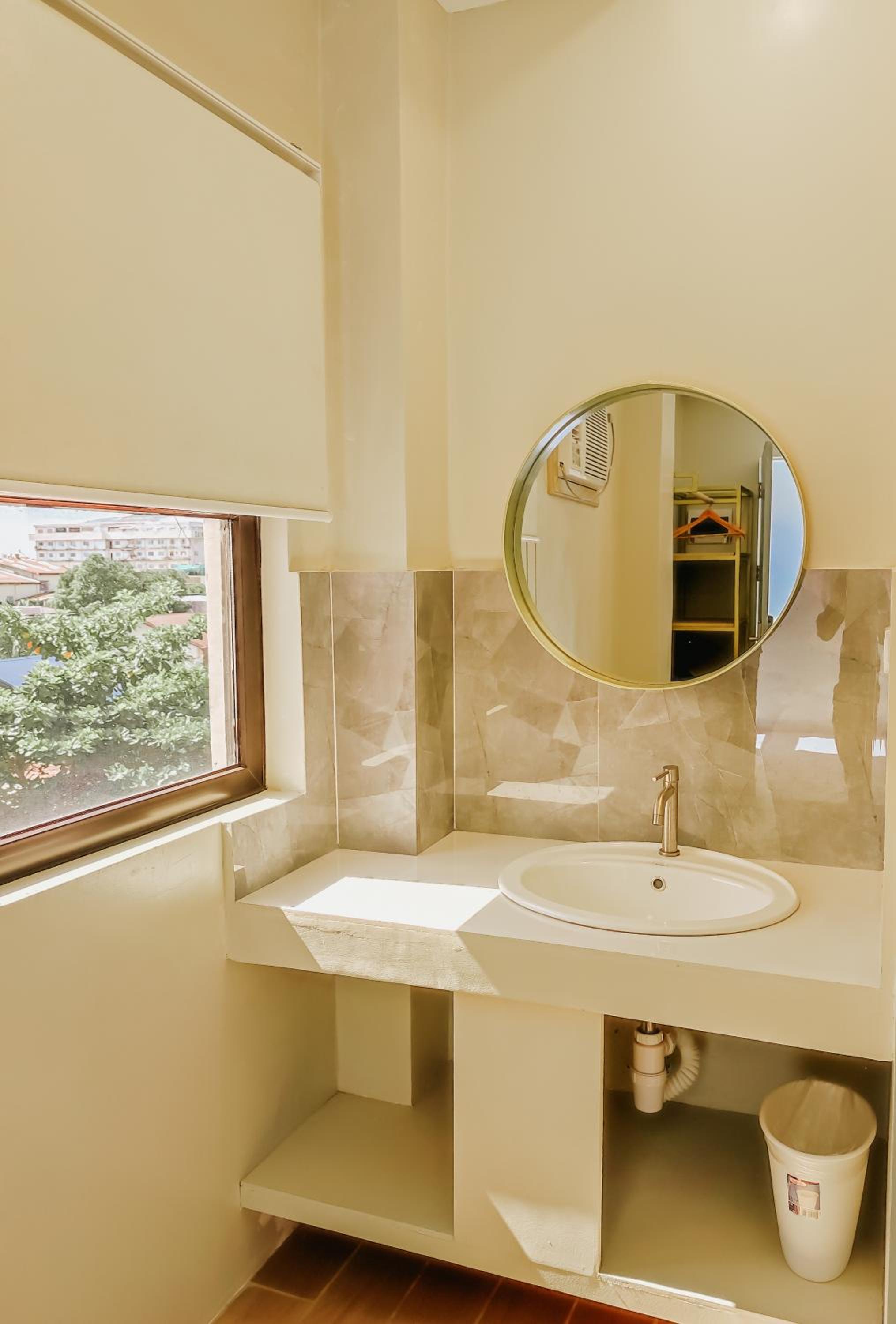 Deluxe Suite - Photo 6