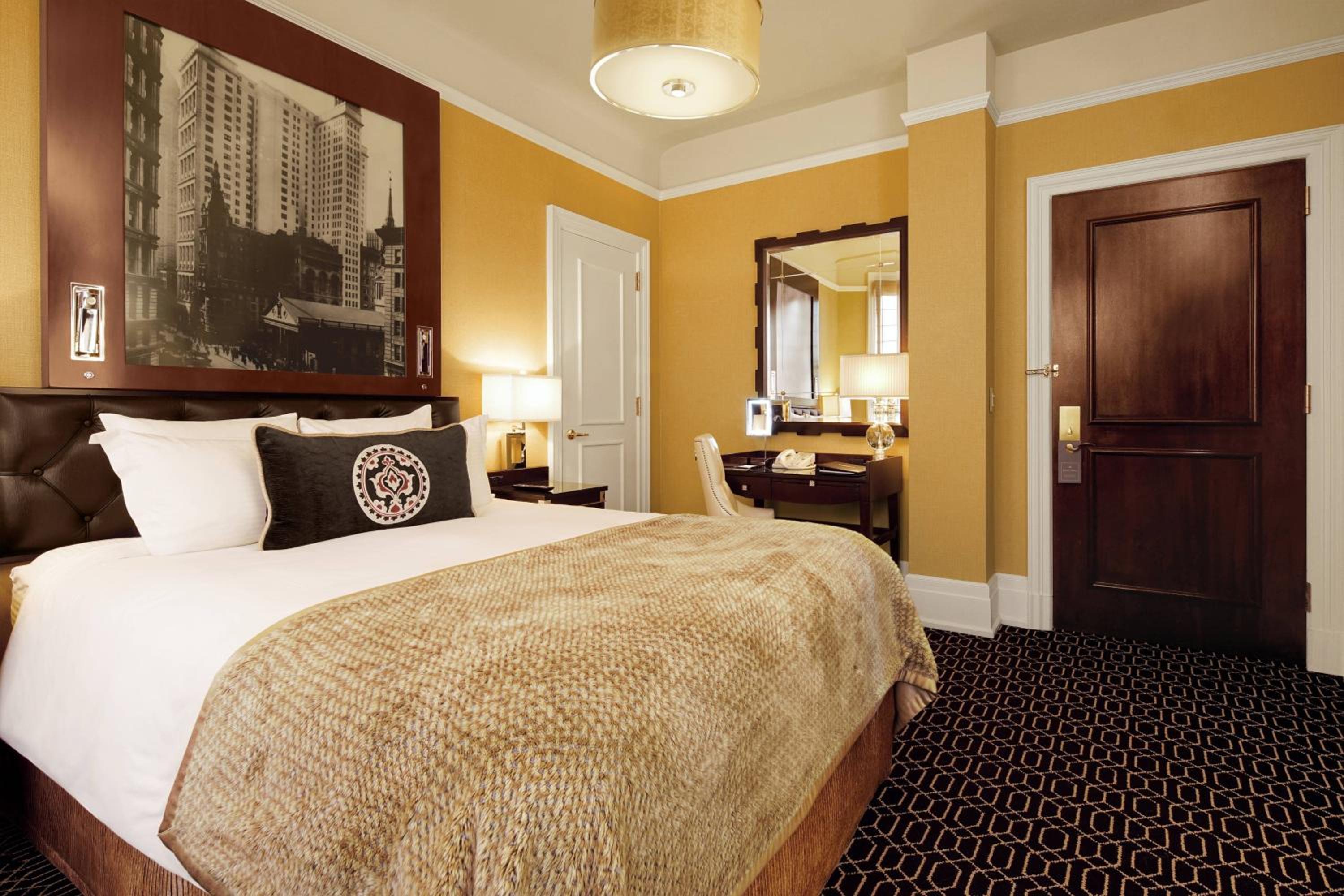 Deluxe Queen Room