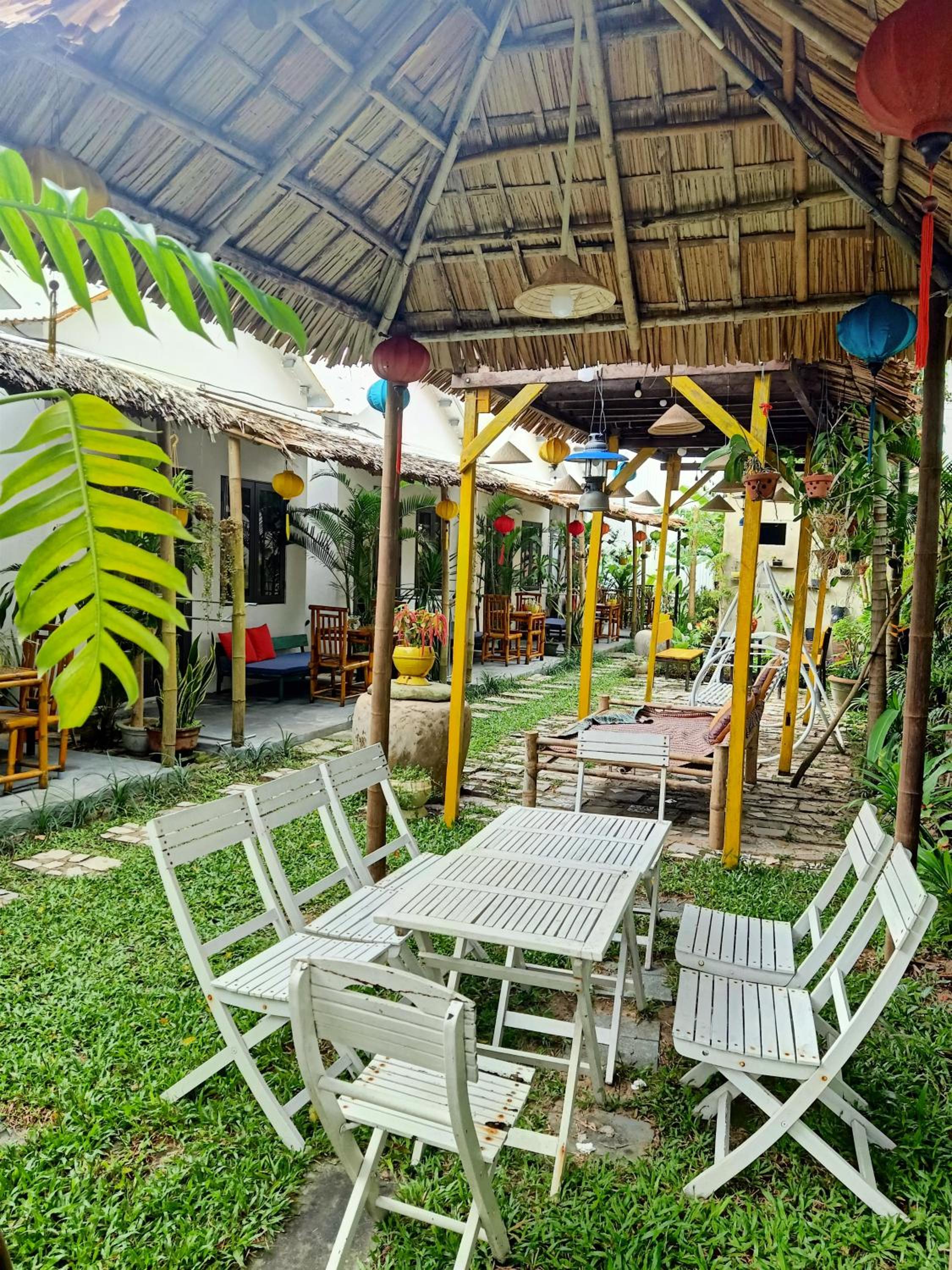 Bungalow With Garden View