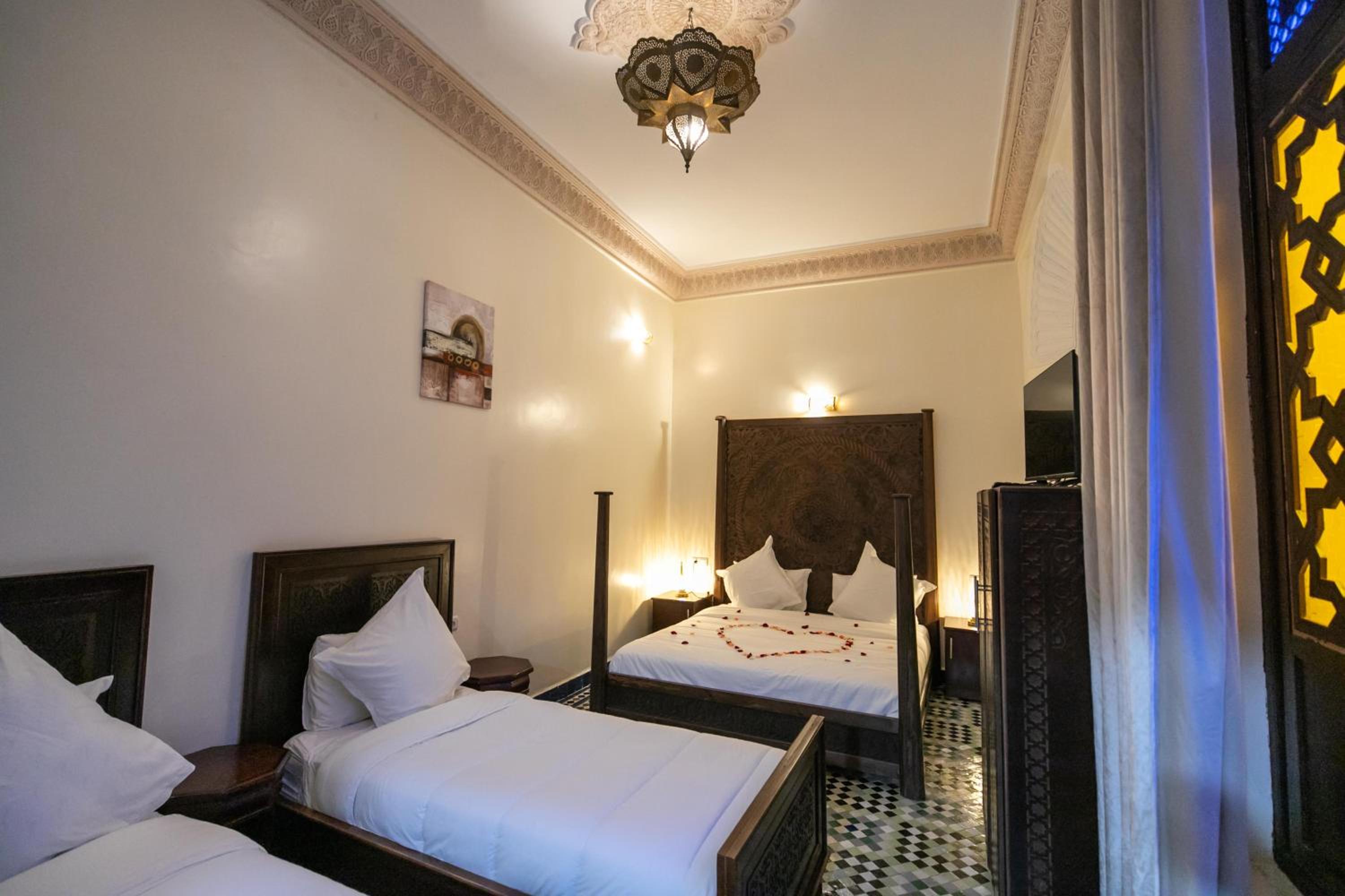 Quadruple Room with Private Bathroom - Photo 2