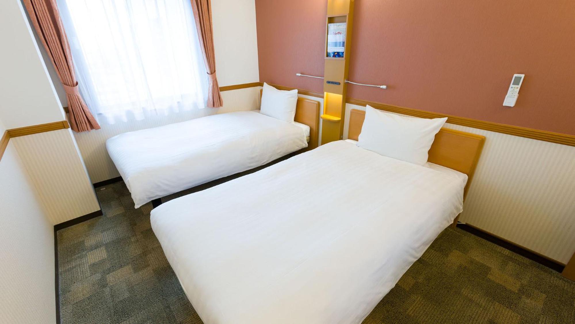 Twin Room - Non-Smoking photo 2