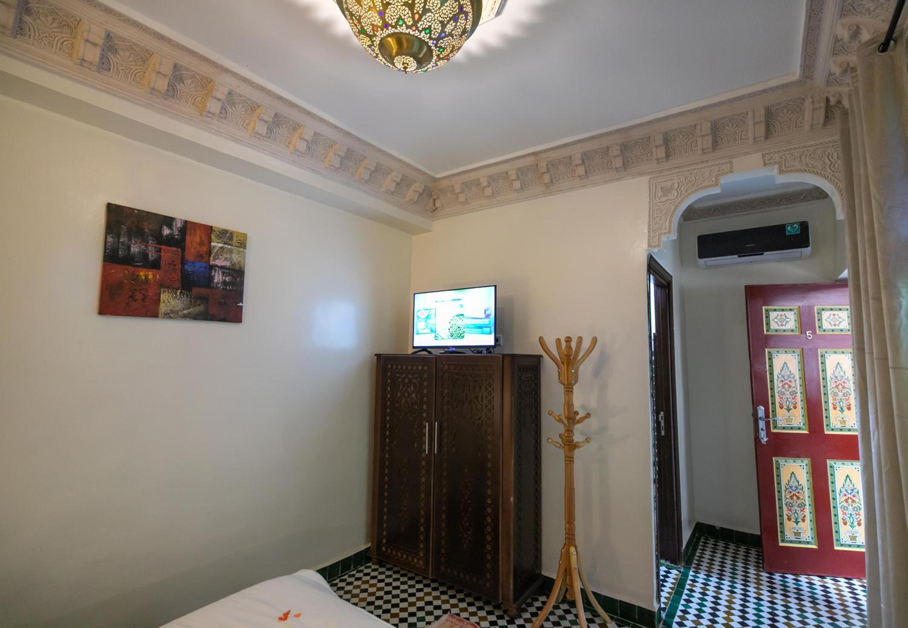 Deluxe Double or Twin Room - Photo 10