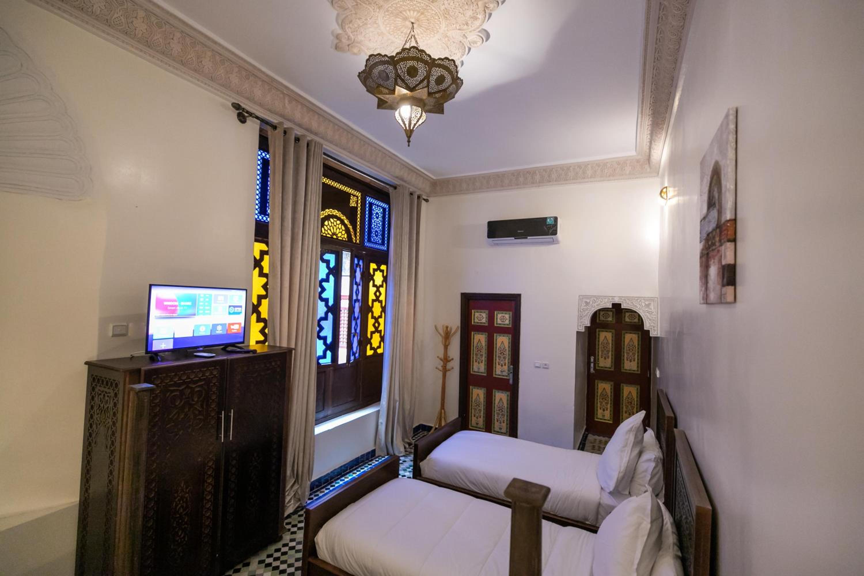 Triple Room with Private Bathroom - Photo 9