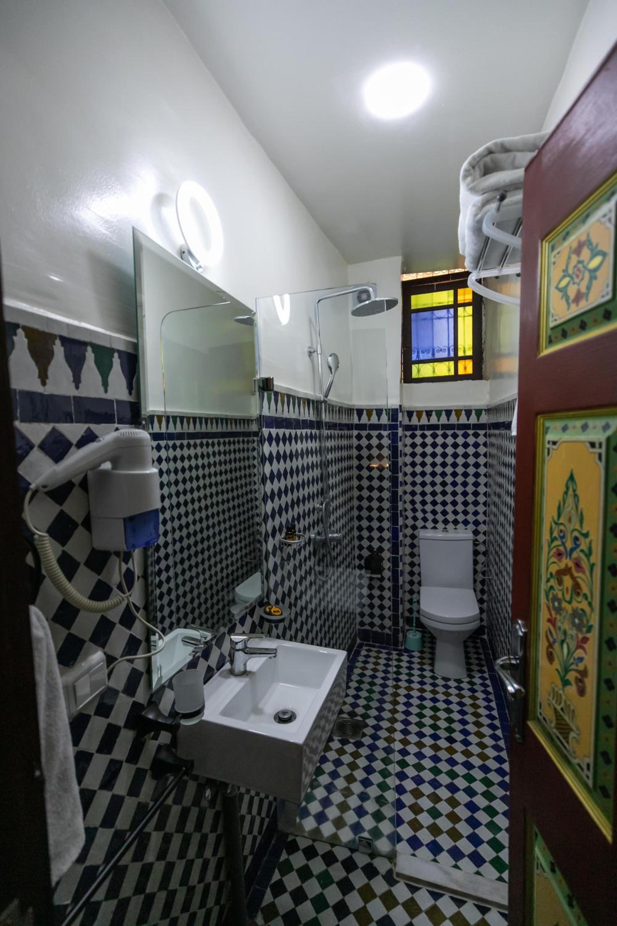 Deluxe Double or Twin Room - Photo 6