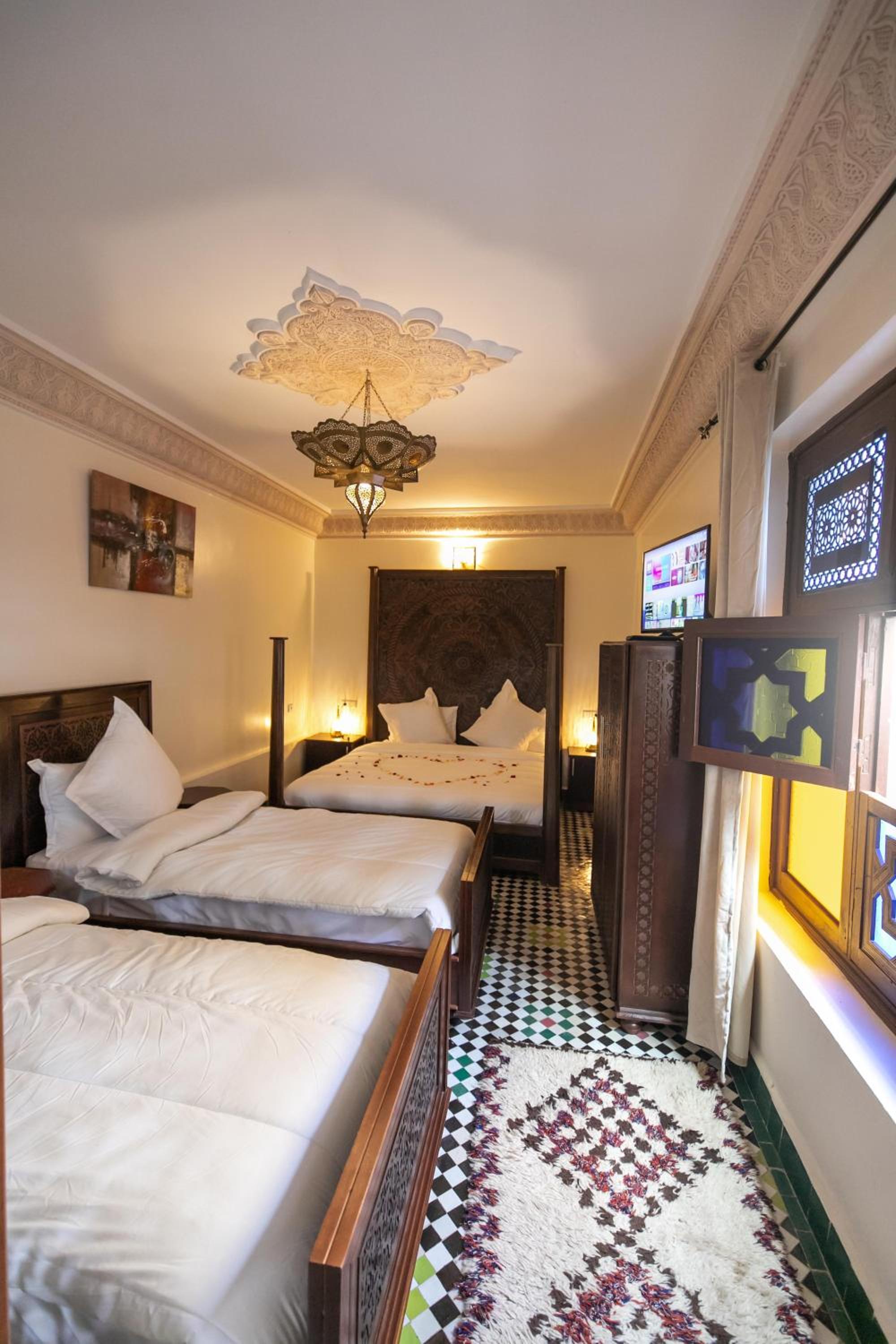 Quadruple Room with Private Bathroom - Photo 17