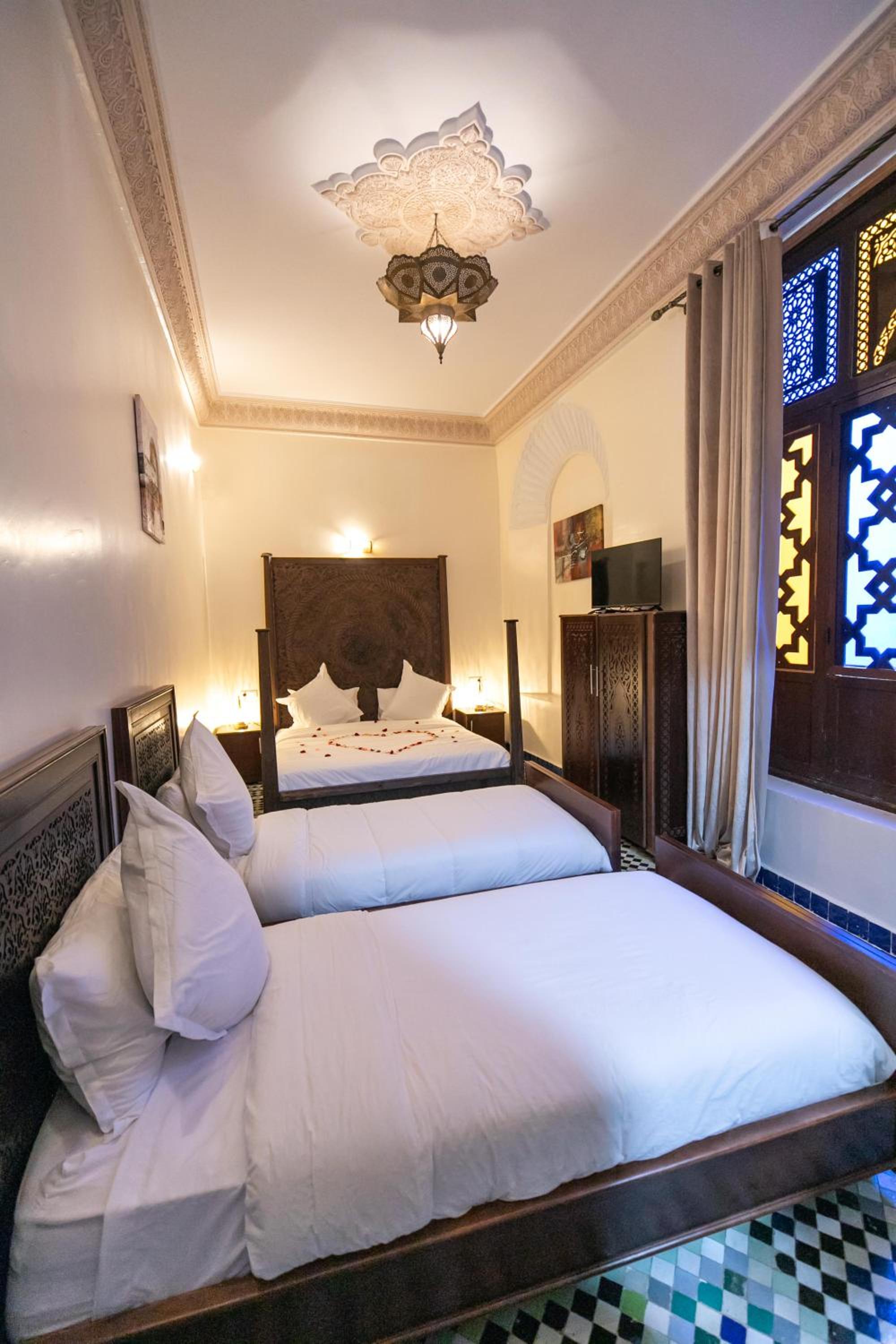 Quadruple Room with Private Bathroom - Photo 16