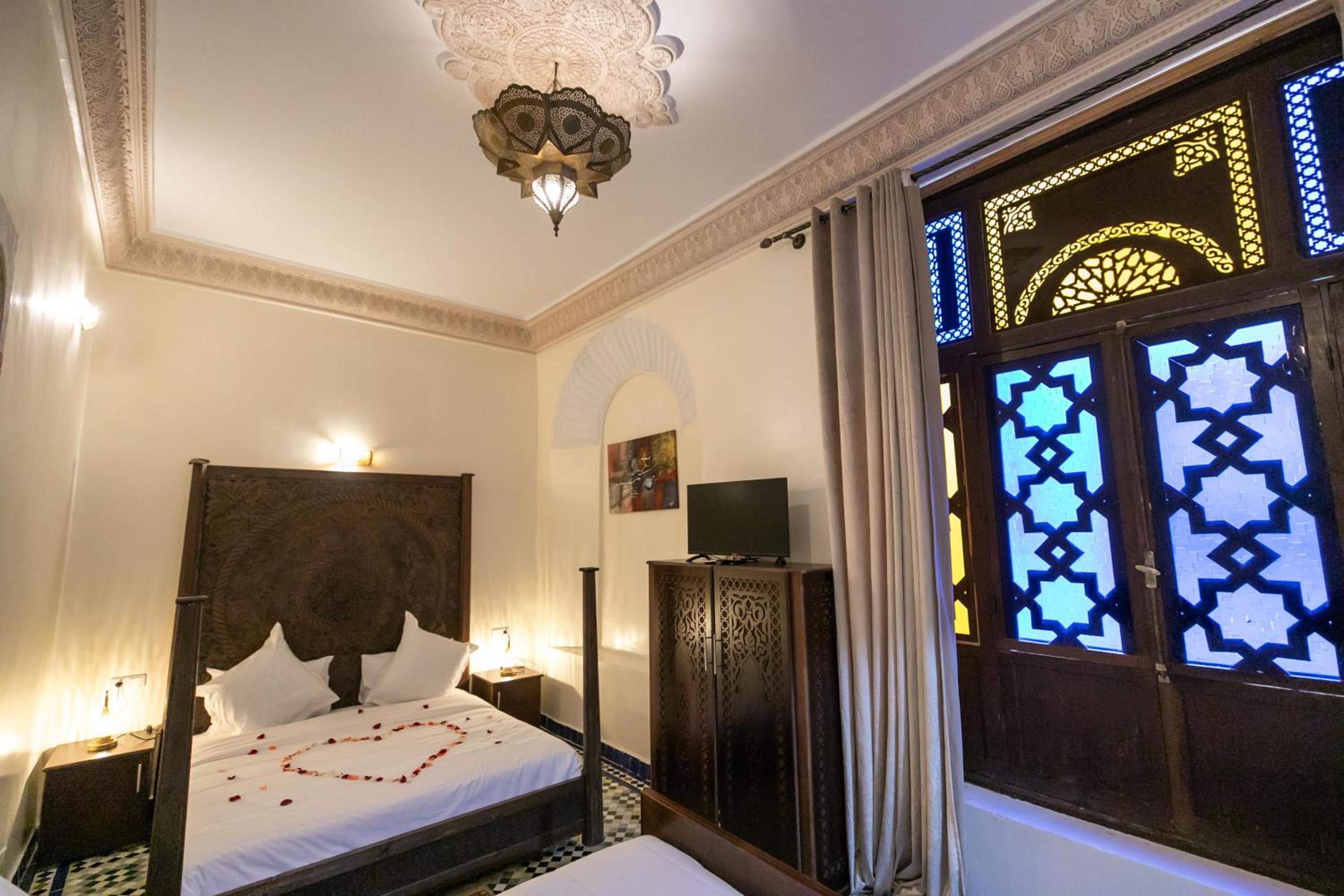 Quadruple Room with Private Bathroom - Photo 19