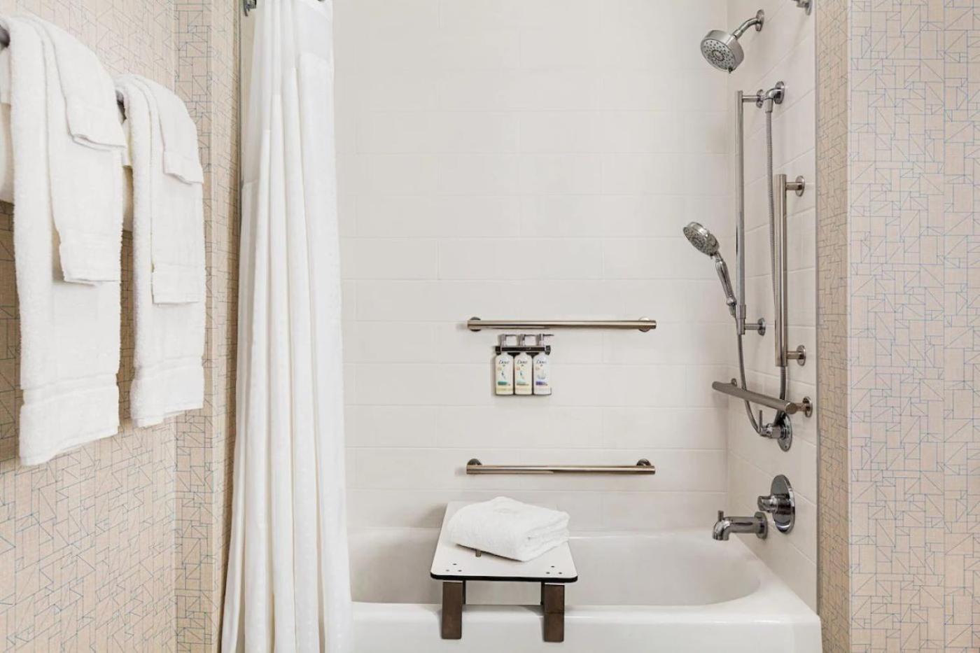 Queen Room with Two Queen Beds - Mobility Access Tub/Non-Smoking - Photo 3