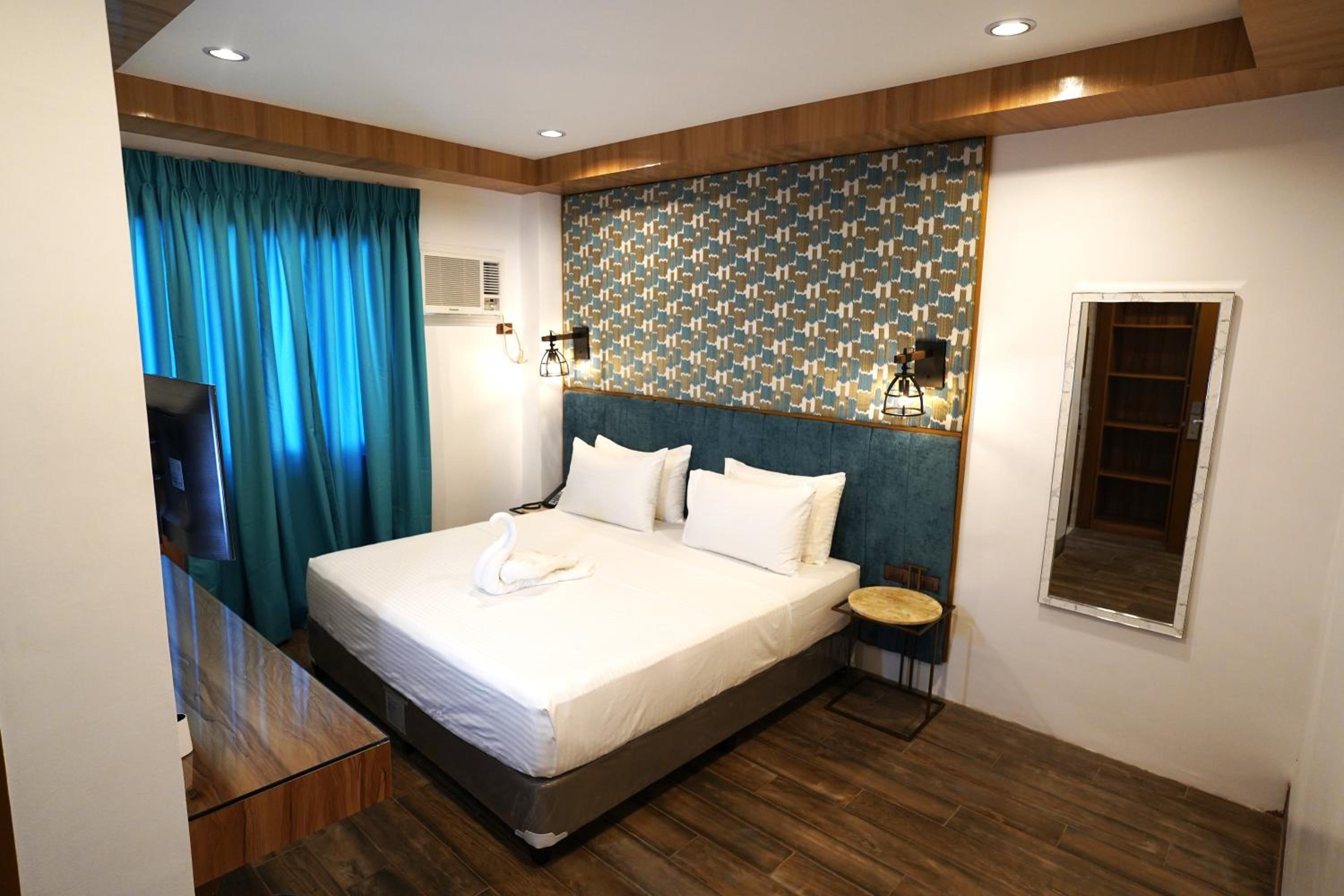 Standard King Room photo 3