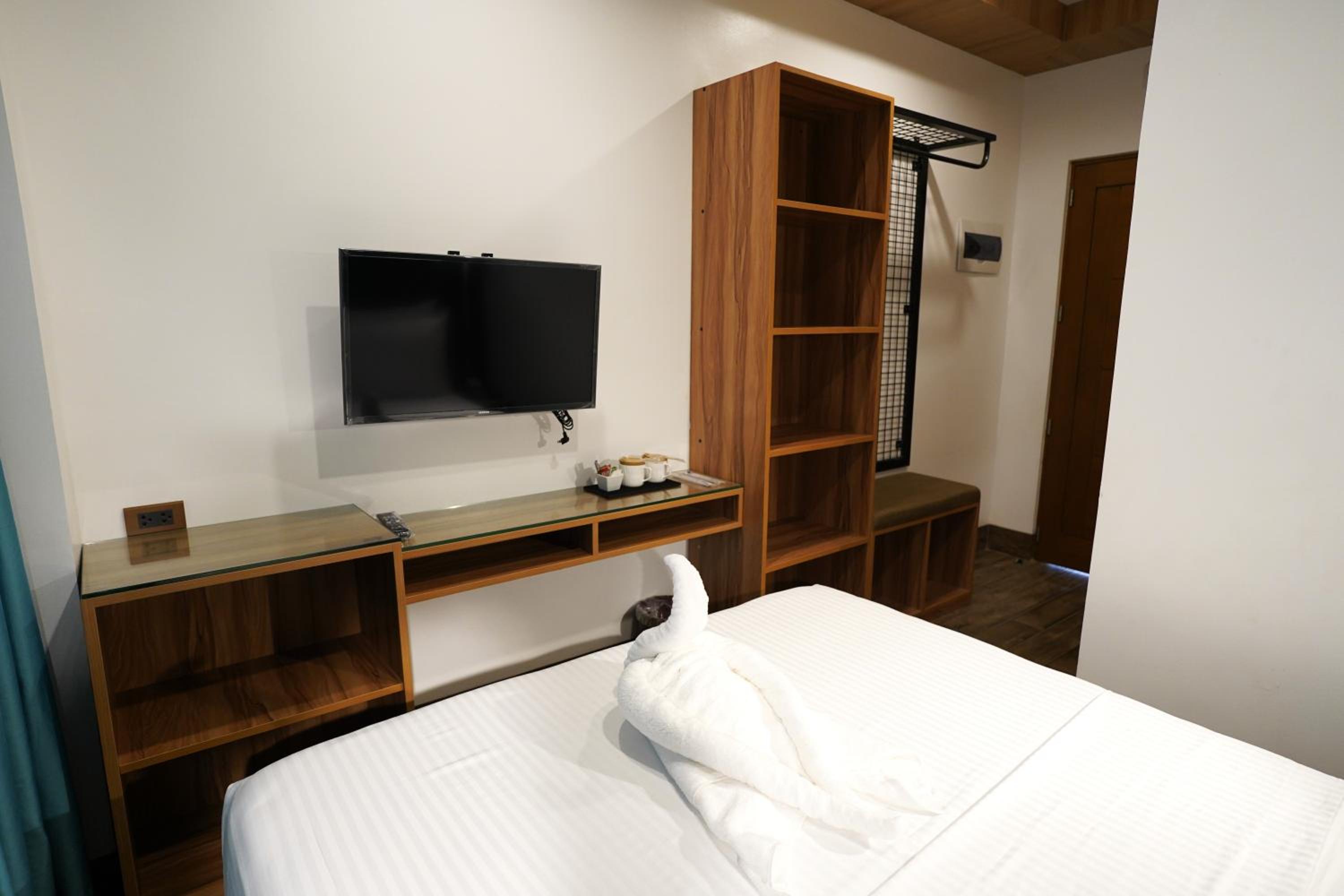 Queen Room photo 2