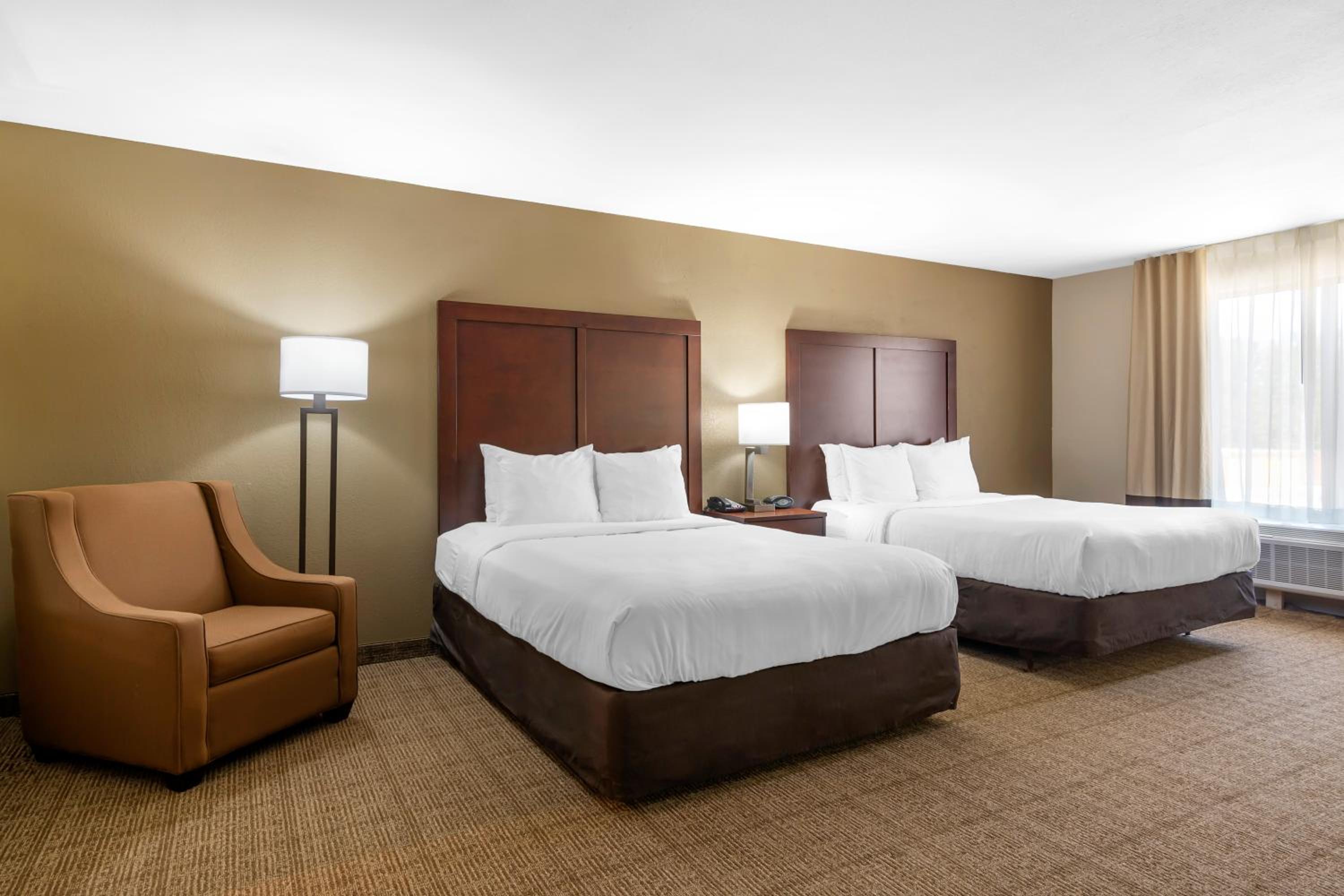 Queen Suite with Two Queen Beds - Non-Smoking - Photo 1
