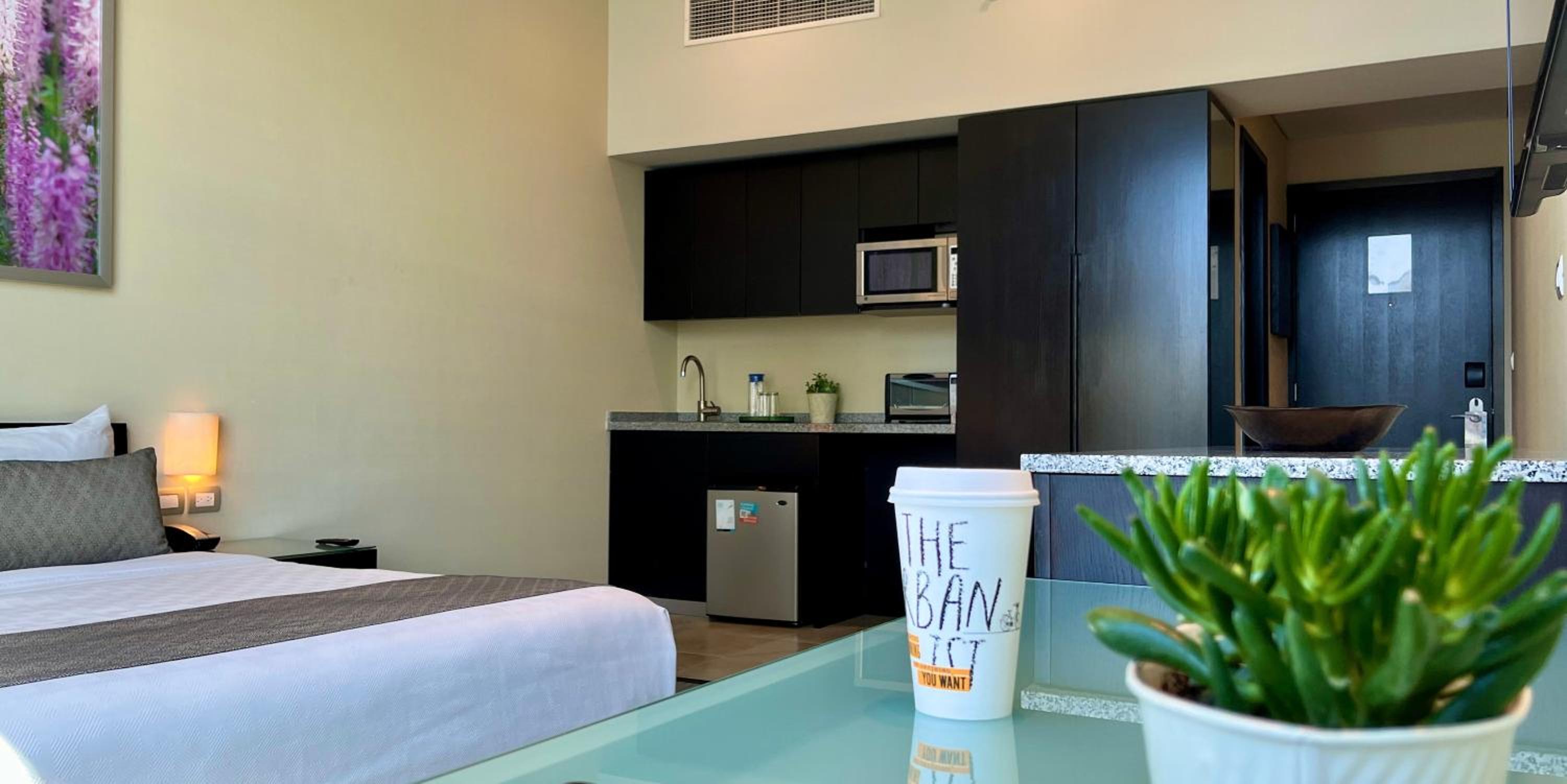 Deluxe King Room - Photo 7
