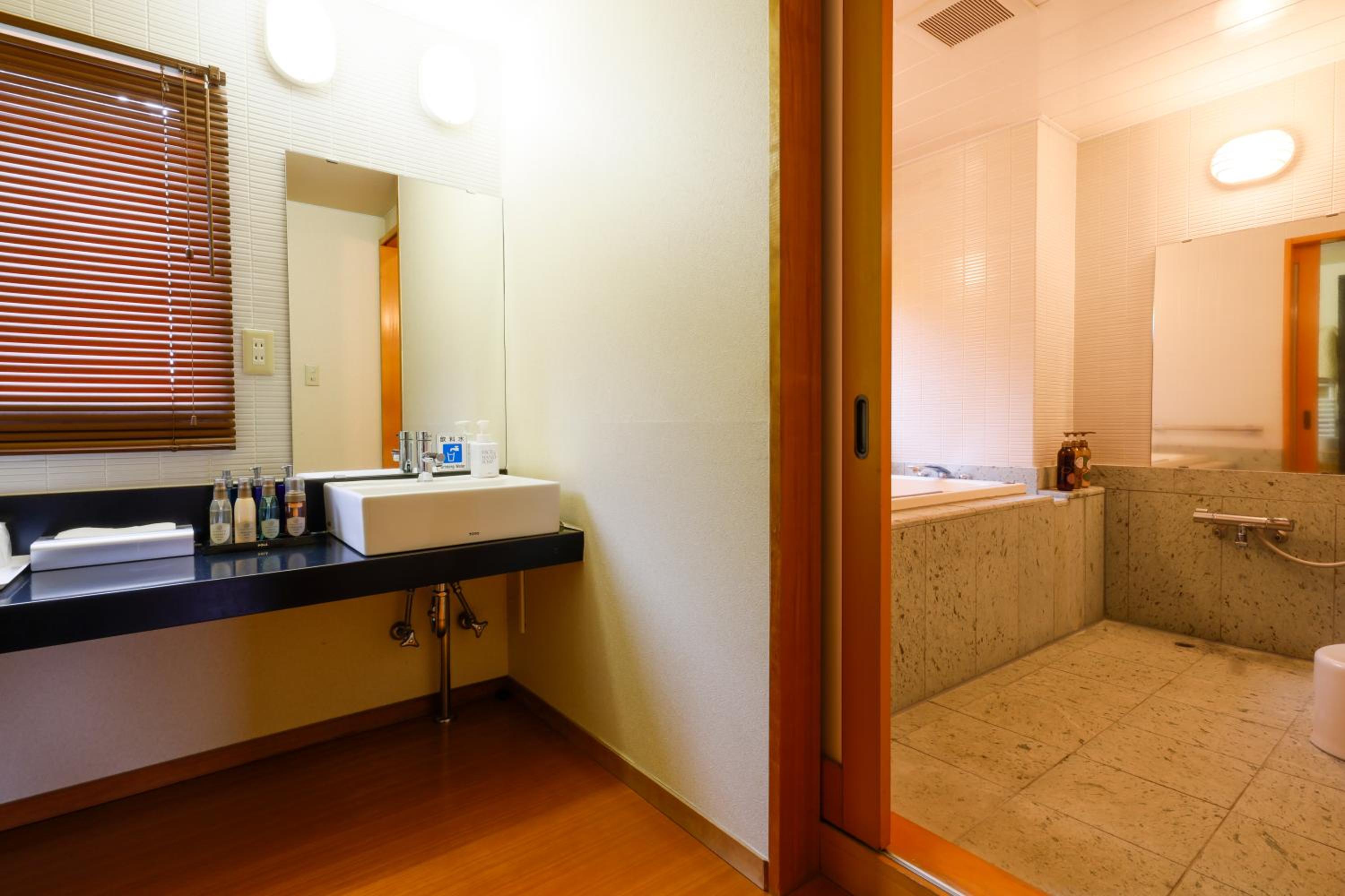Deluxe Japanese-Style Room with Private Bathroom Garden View 2 floor