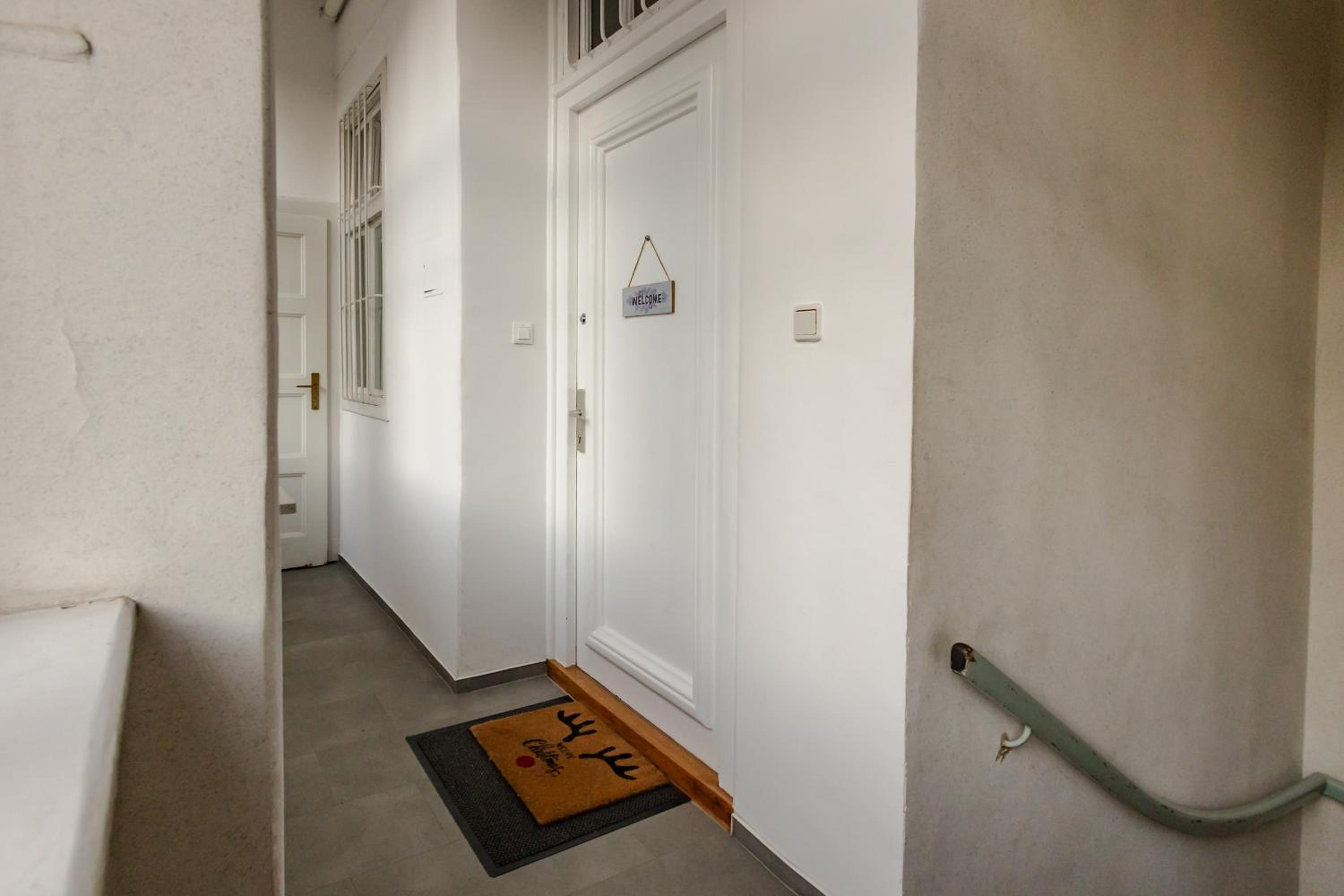 Deluxe Double Room - Photo 14