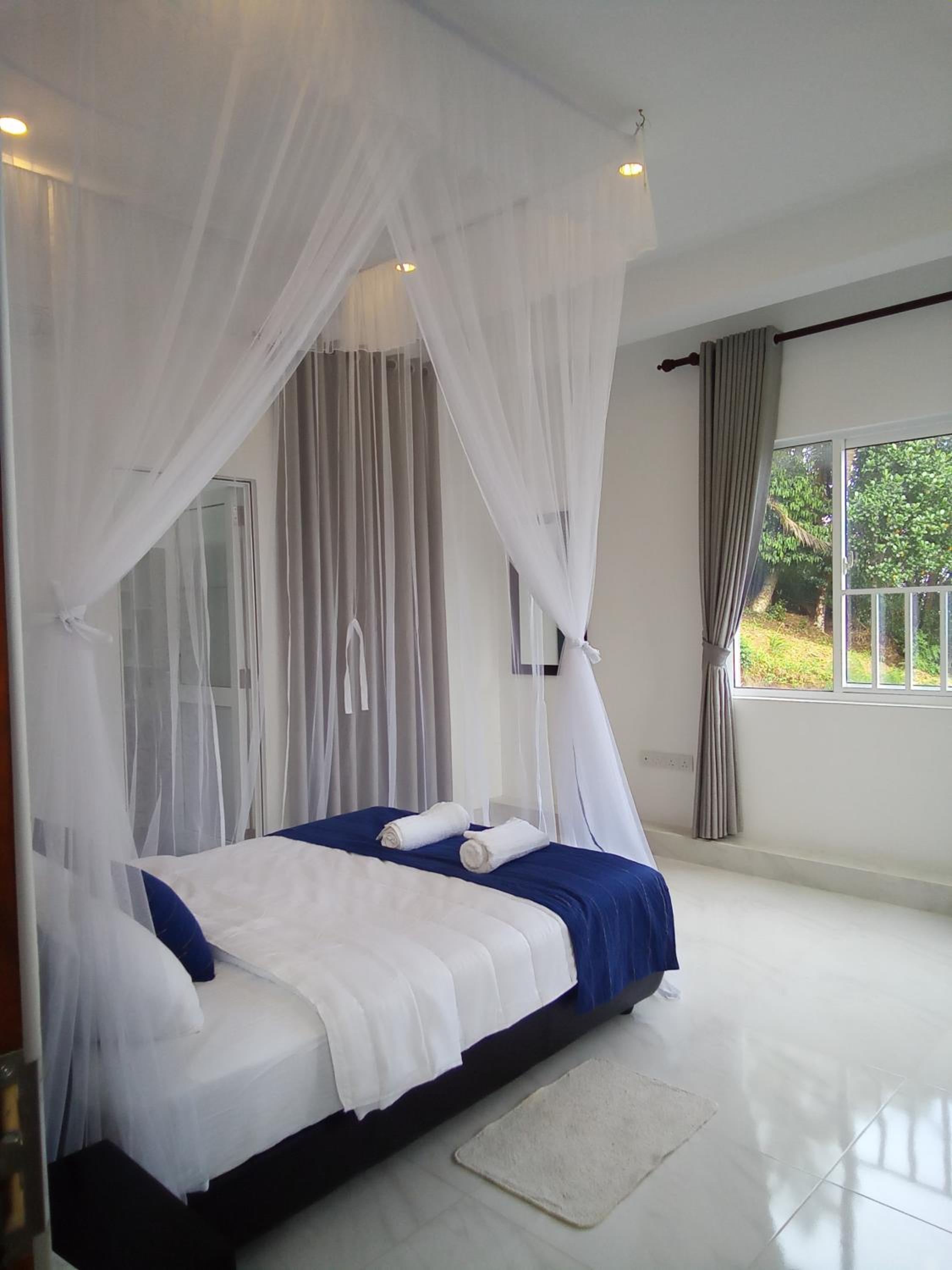 Double Room with Balcony (2 Adults + 1 Child) photo 1