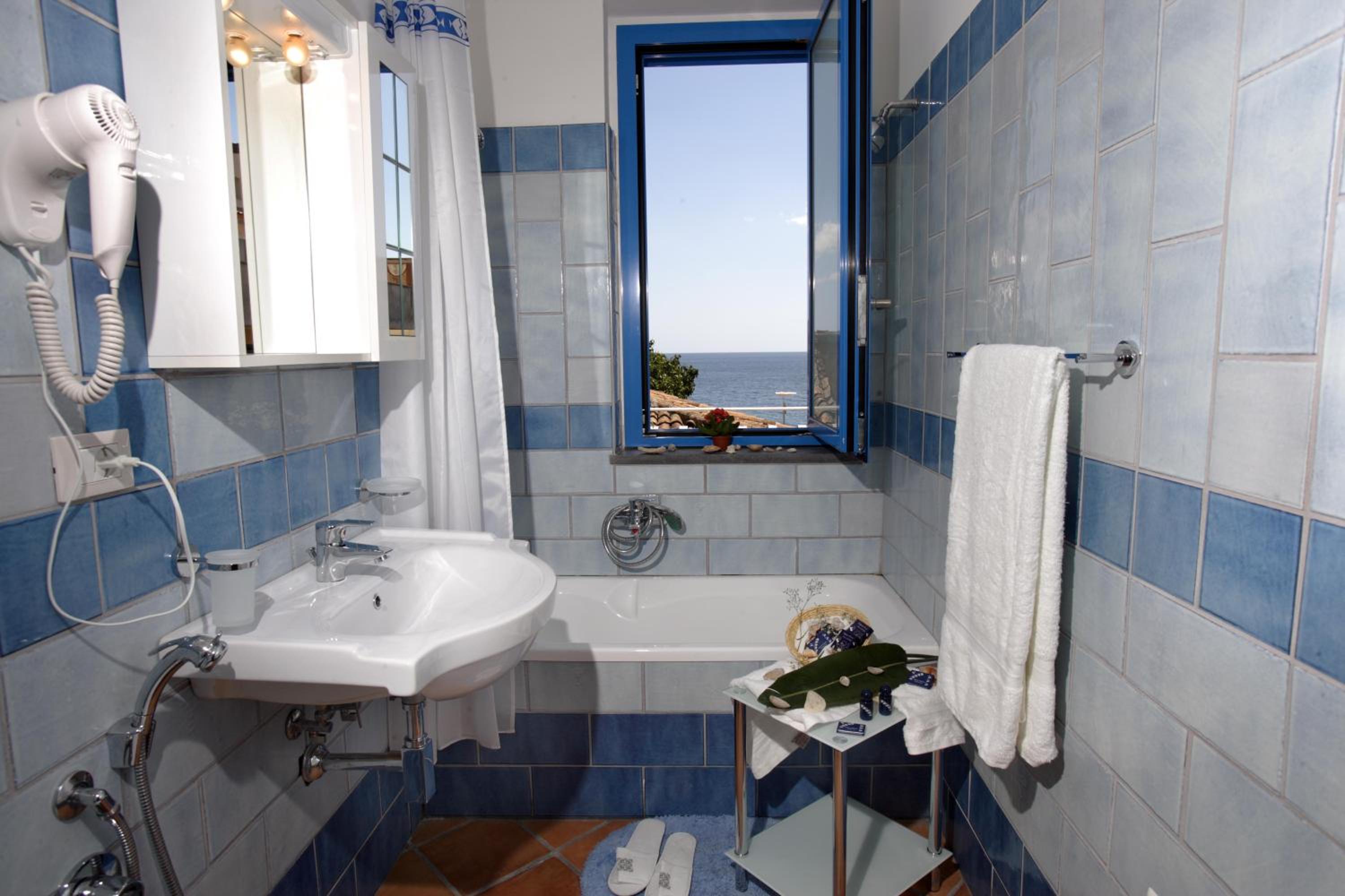 Small Double Room - Photo 3