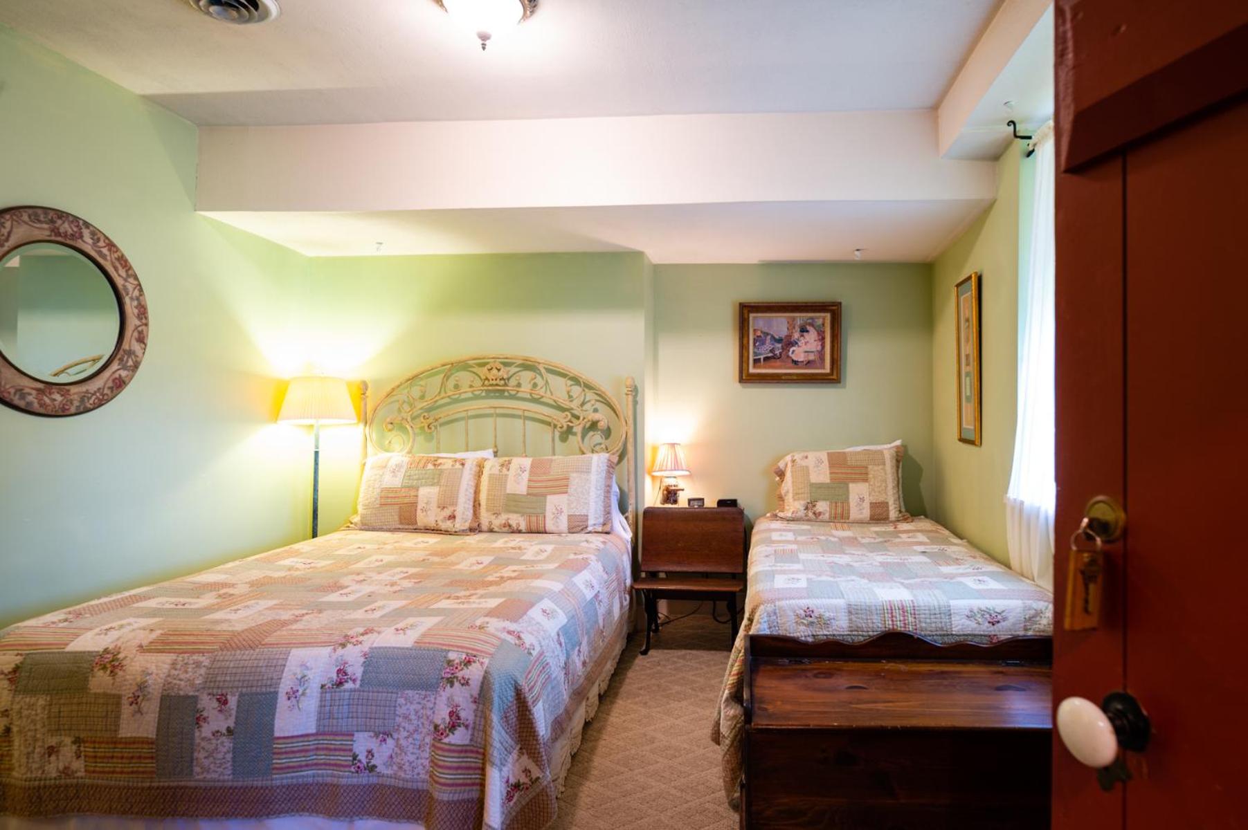 Deluxe Queen Room - Photo 3