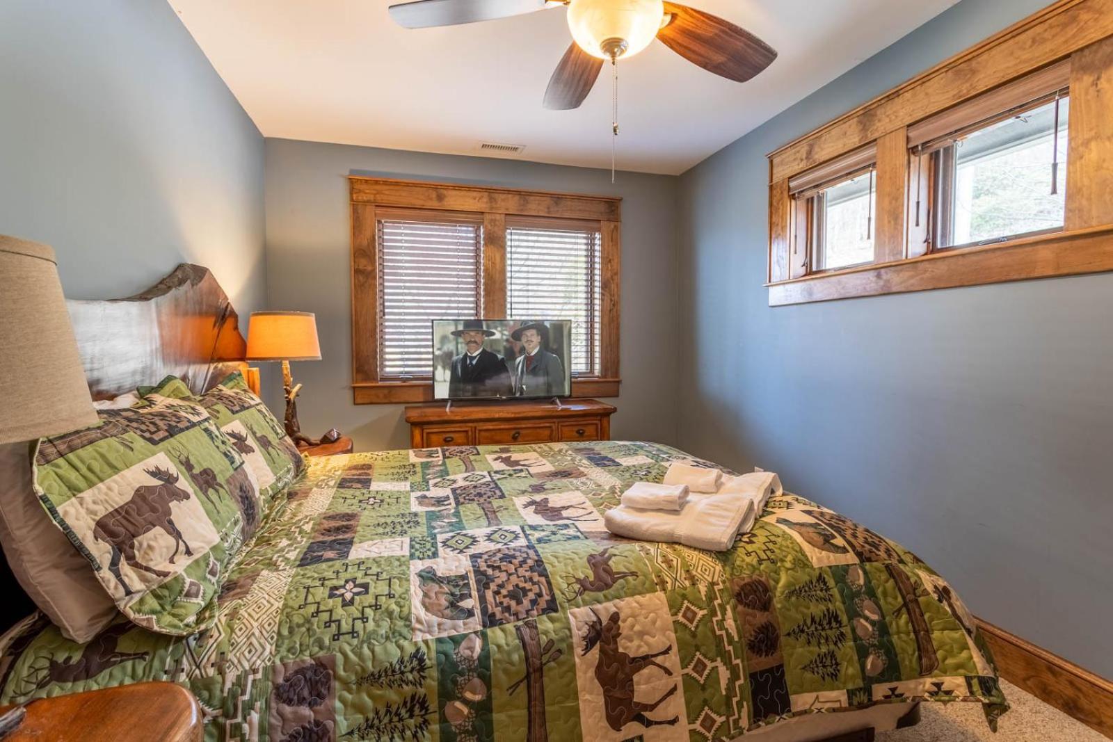 Five-Bedroom House photo 1