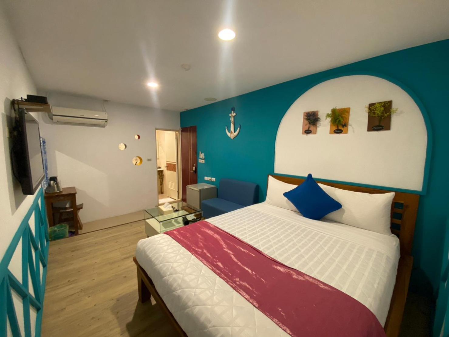 Double Room with Private Bathroom without window photo 3
