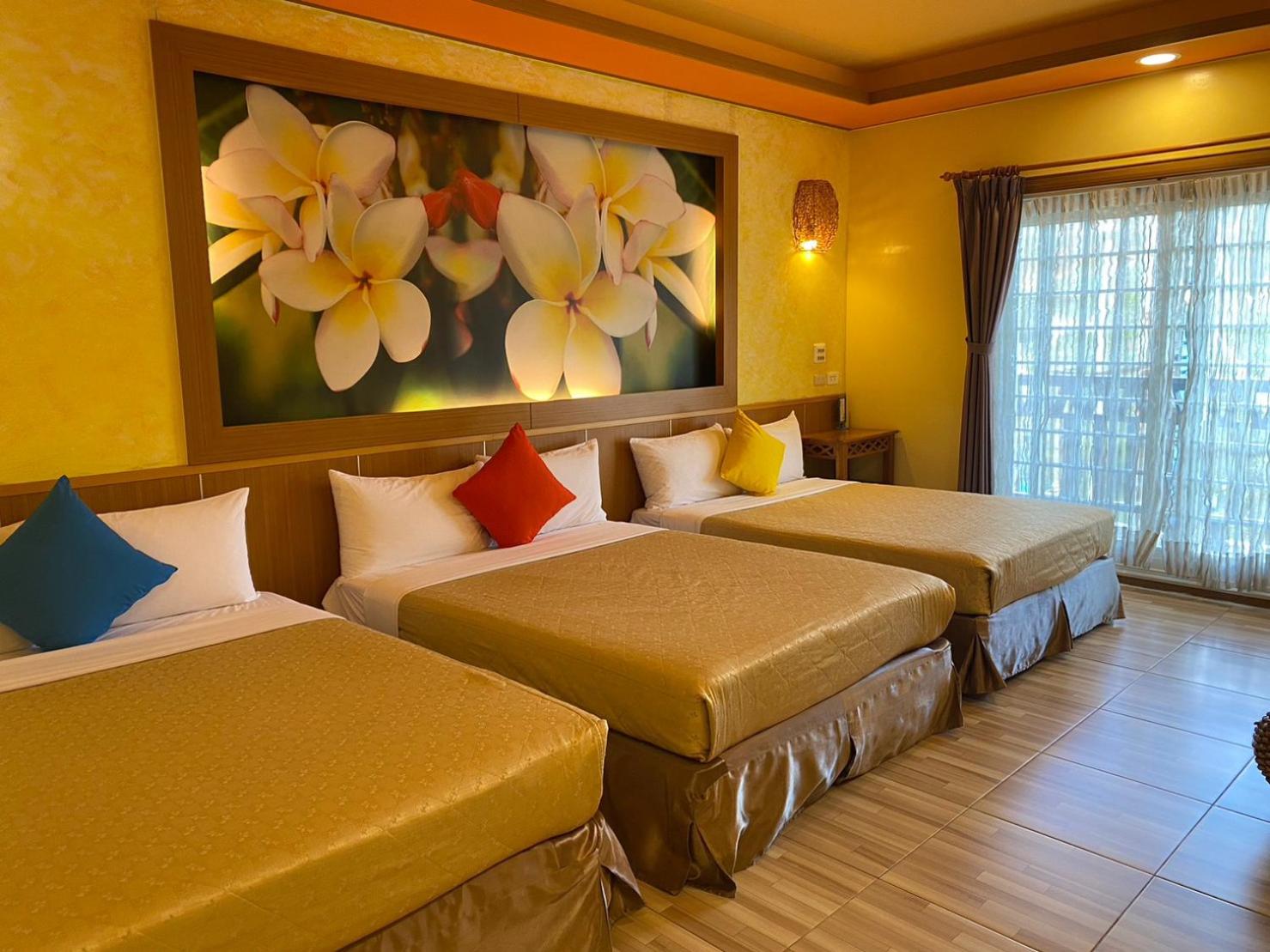 Family Suite with Balcony photo 2