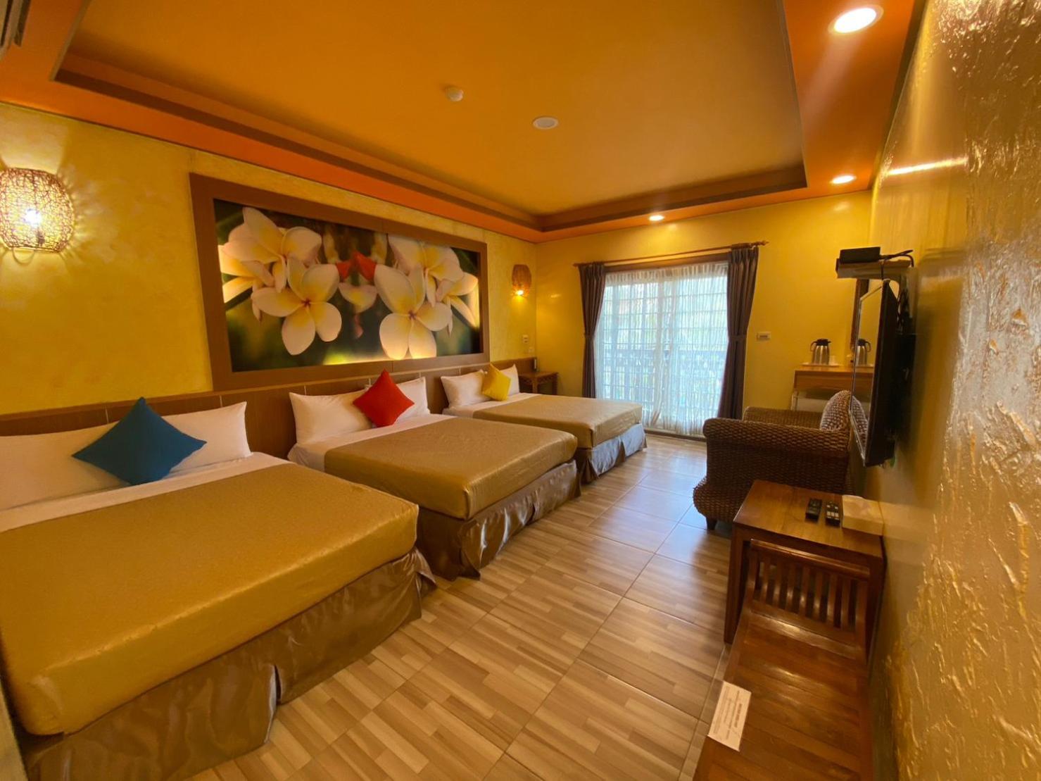 Family Suite with Balcony photo 3