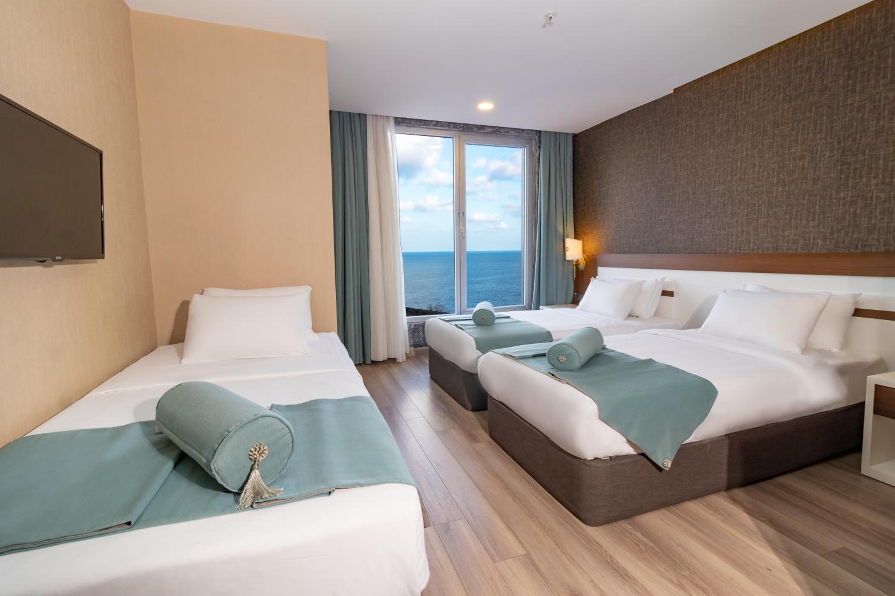 Deluxe Triple Room with Sea View photo 1
