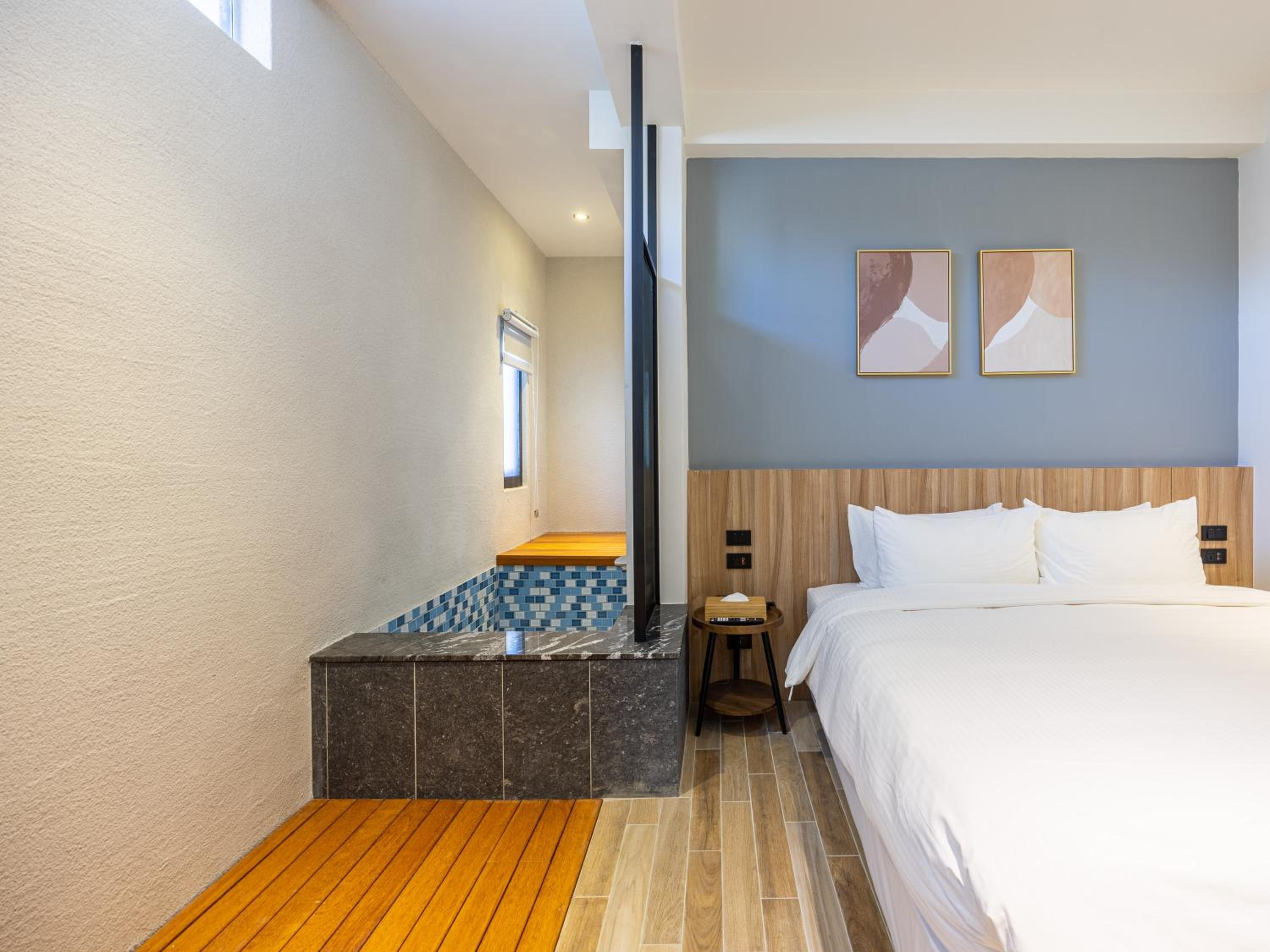 Exquisite Double Room with Bath photo 2