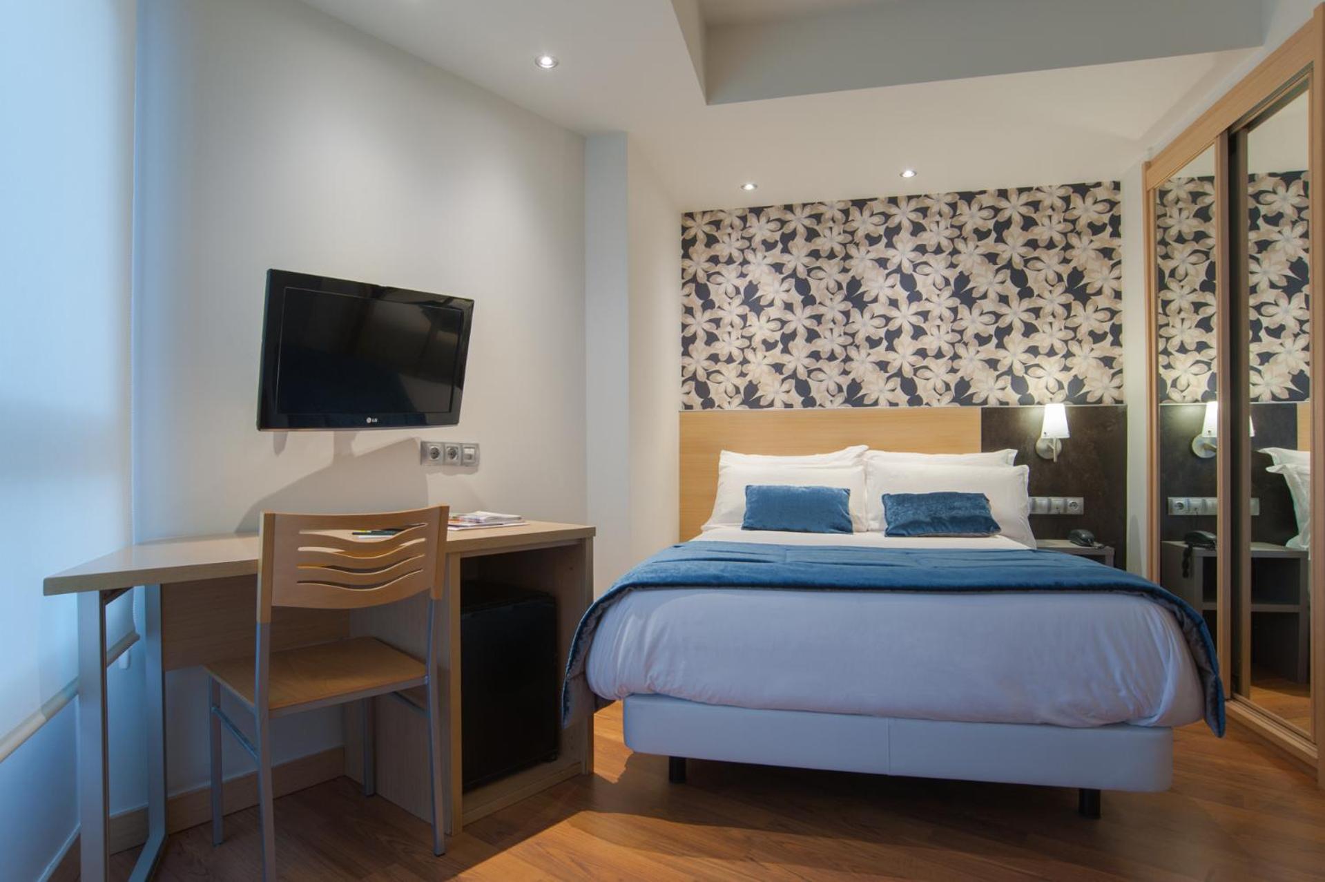 Small Double Room - Photo 1