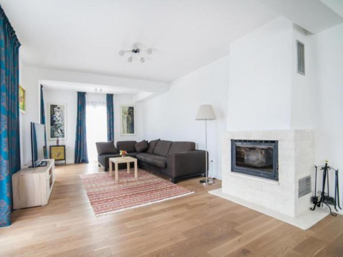 Three-Bedroom Apartment with Balcony and Sea View