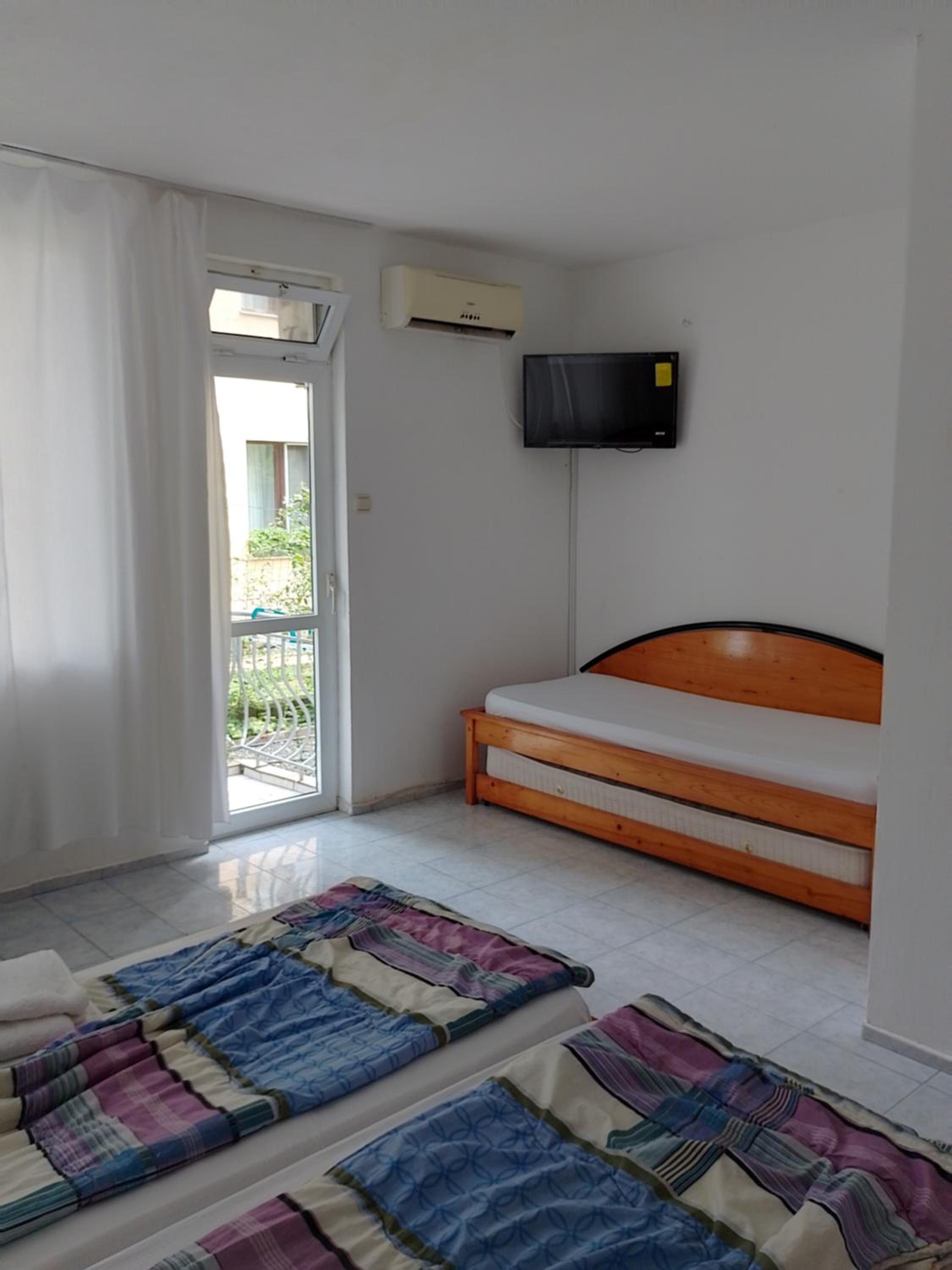 Double Room with Extra Bed photo 2