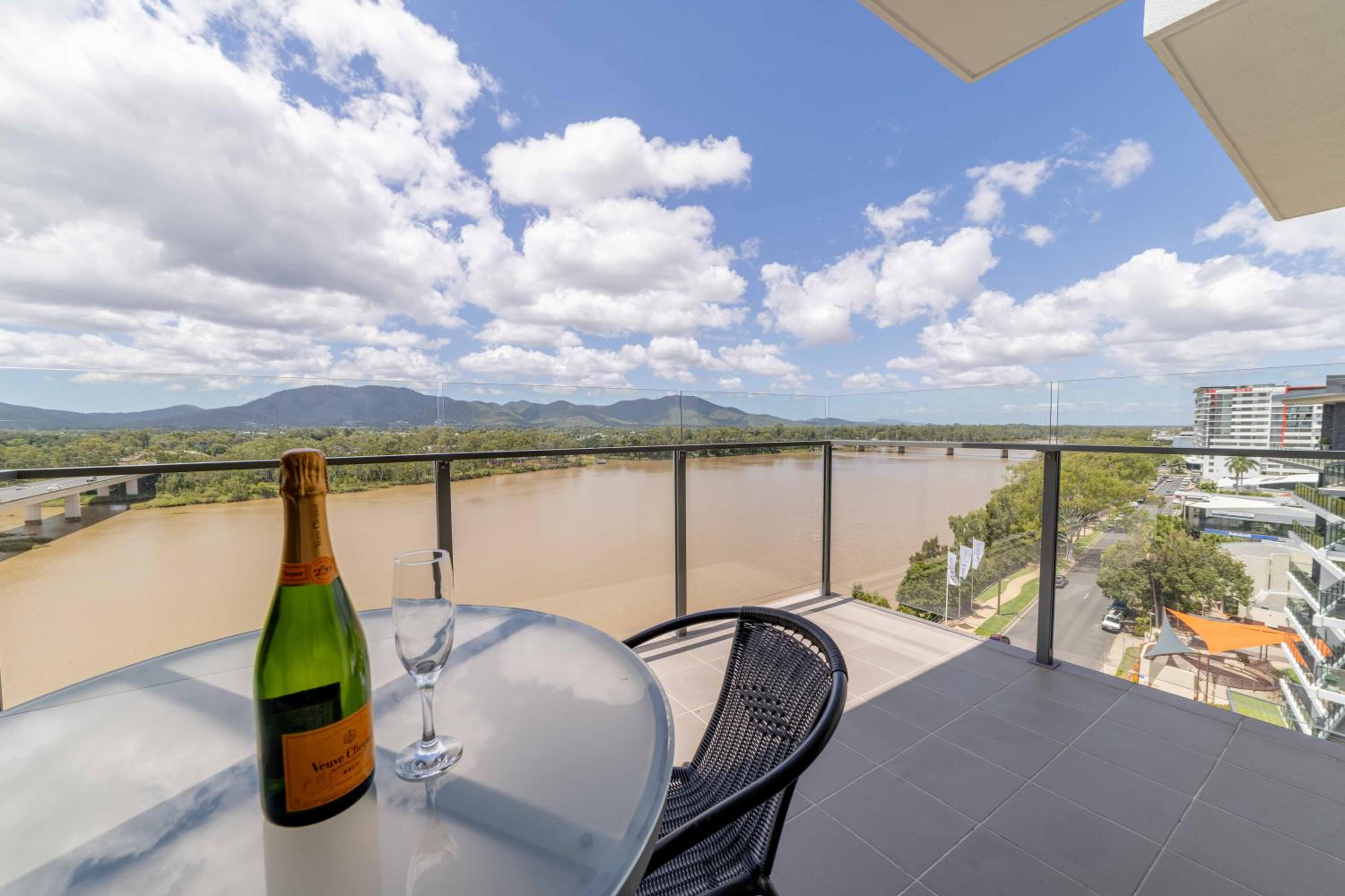 Two-Bedroom Apartment with River View photo 3