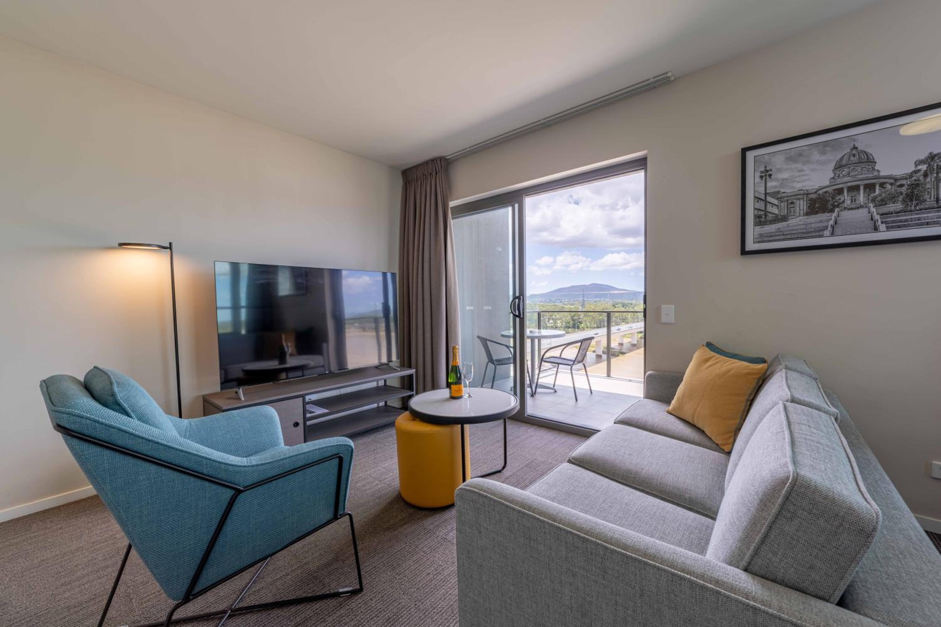 Two-Bedroom Apartment with River View photo 2