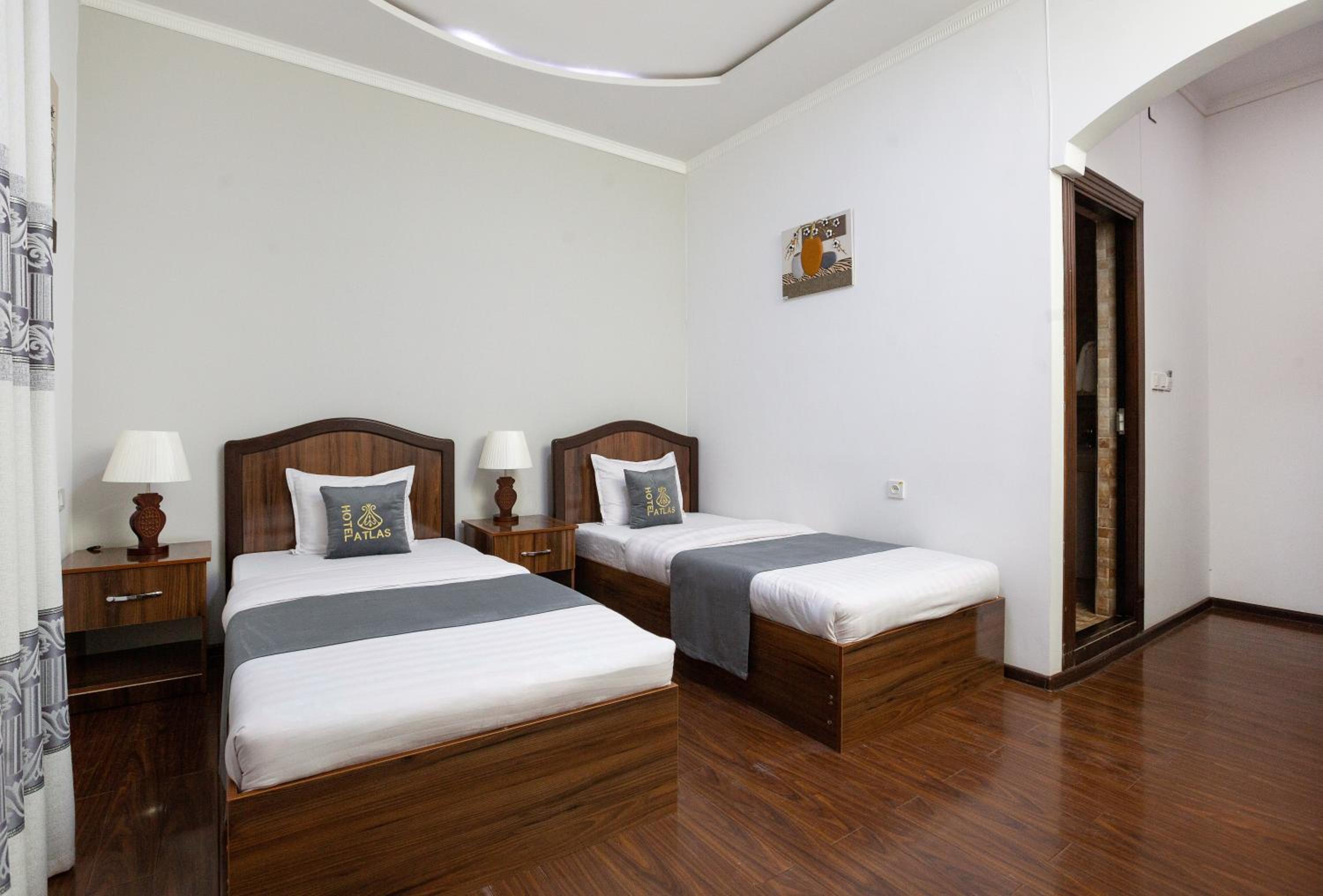 Twin Room with Bathroom photo 2