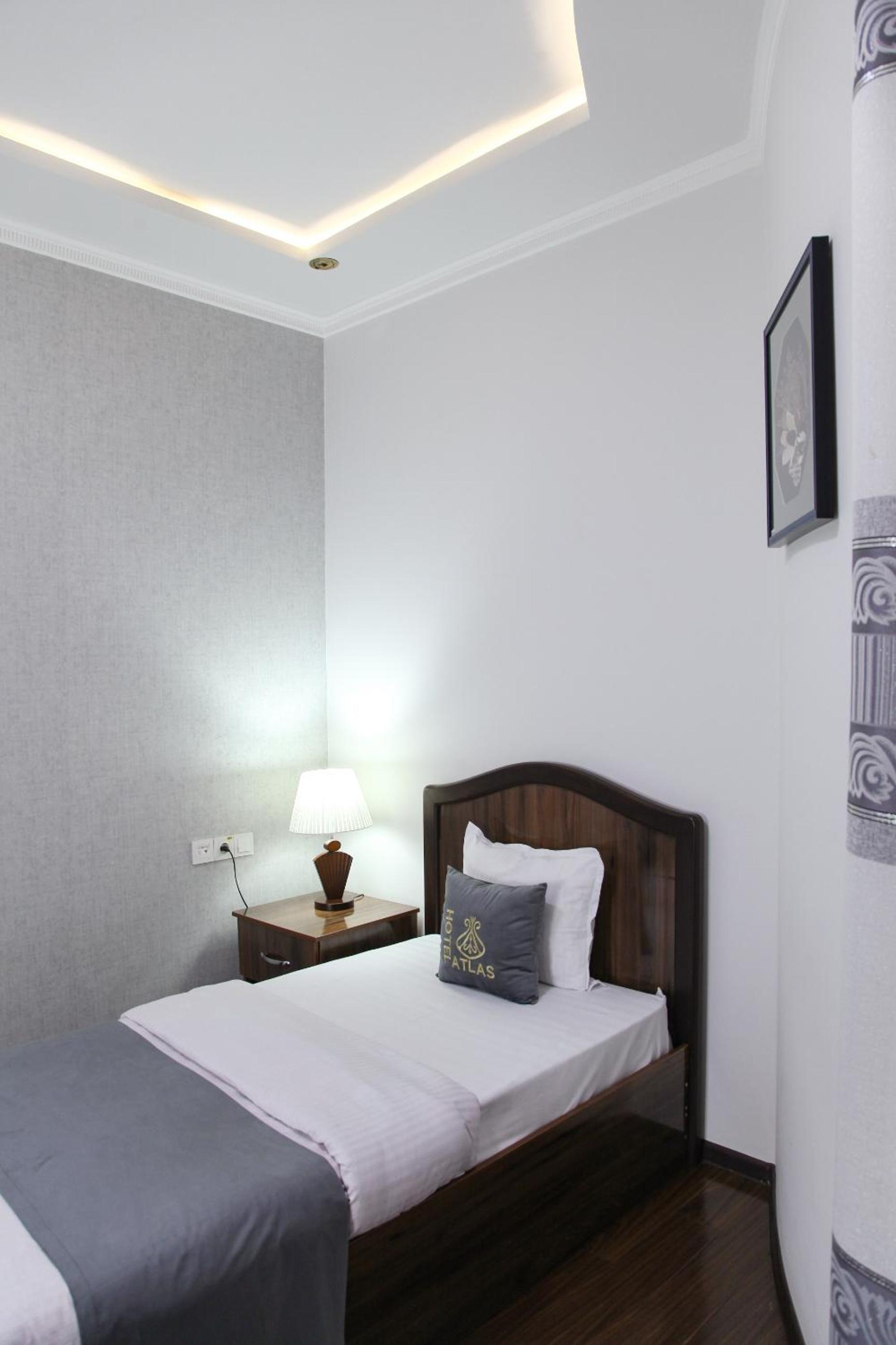 Single Room with Bathroom photo 3