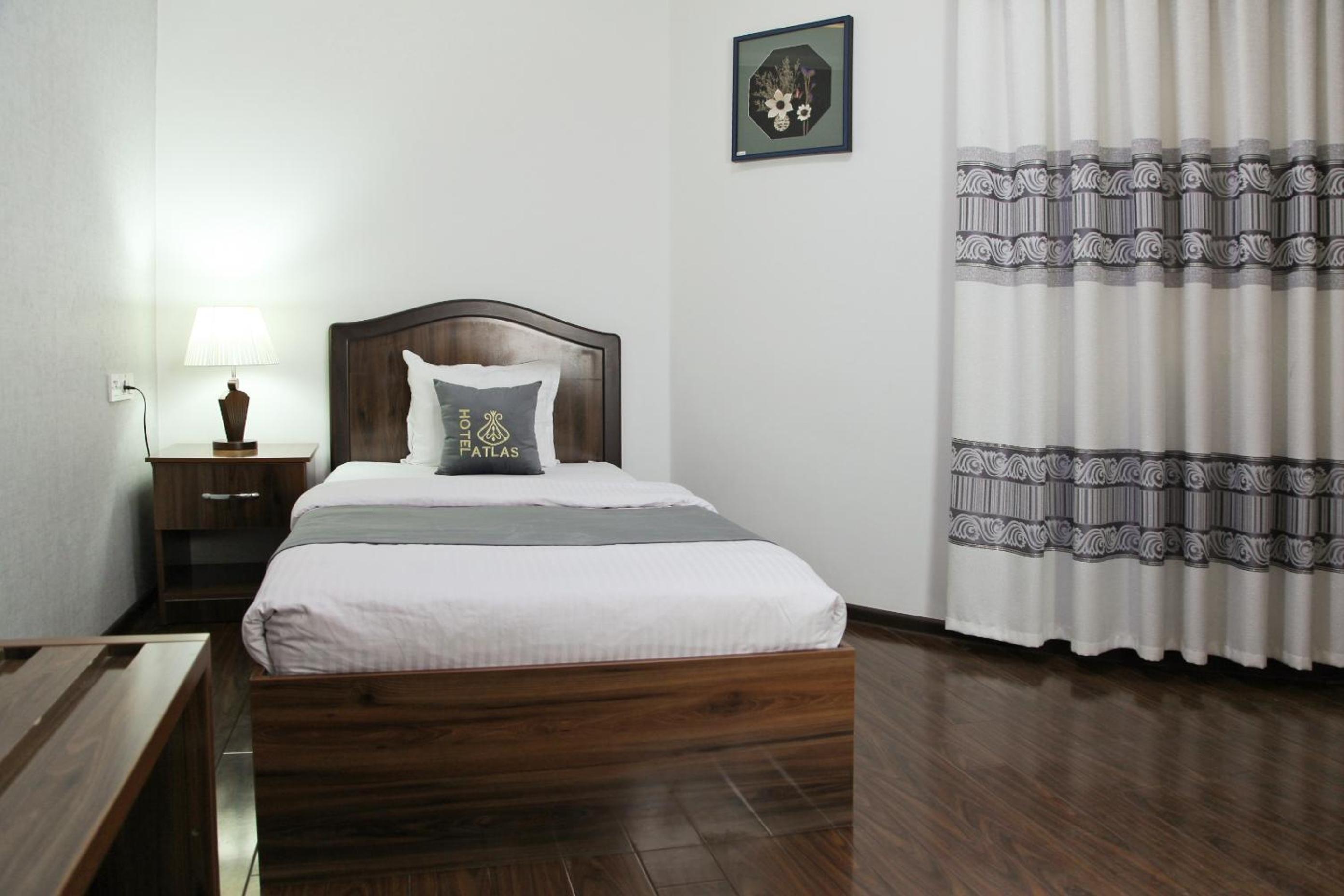 Single Room with Bathroom photo 1