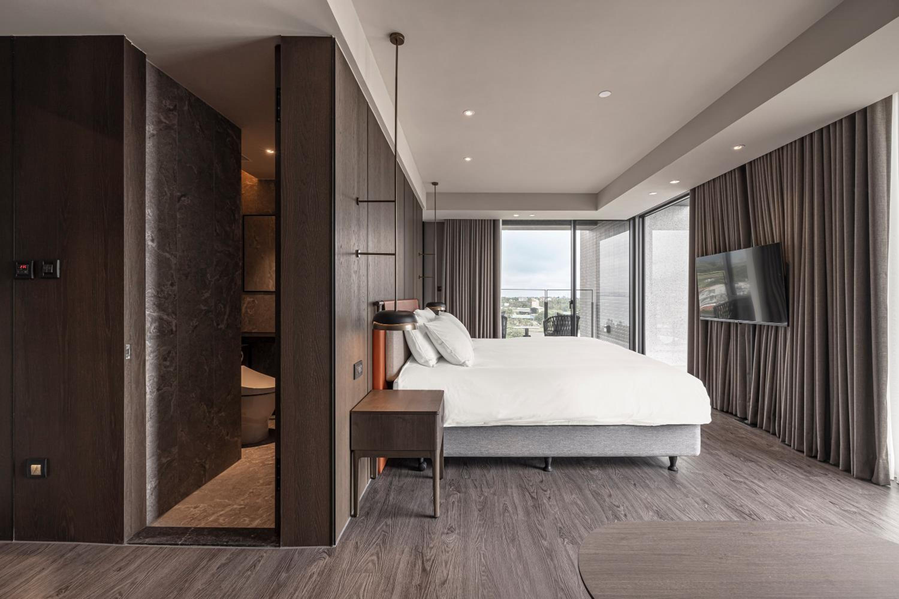 Building Serenity - Executive Superior Junior Suite with Ocean View - Photo 3