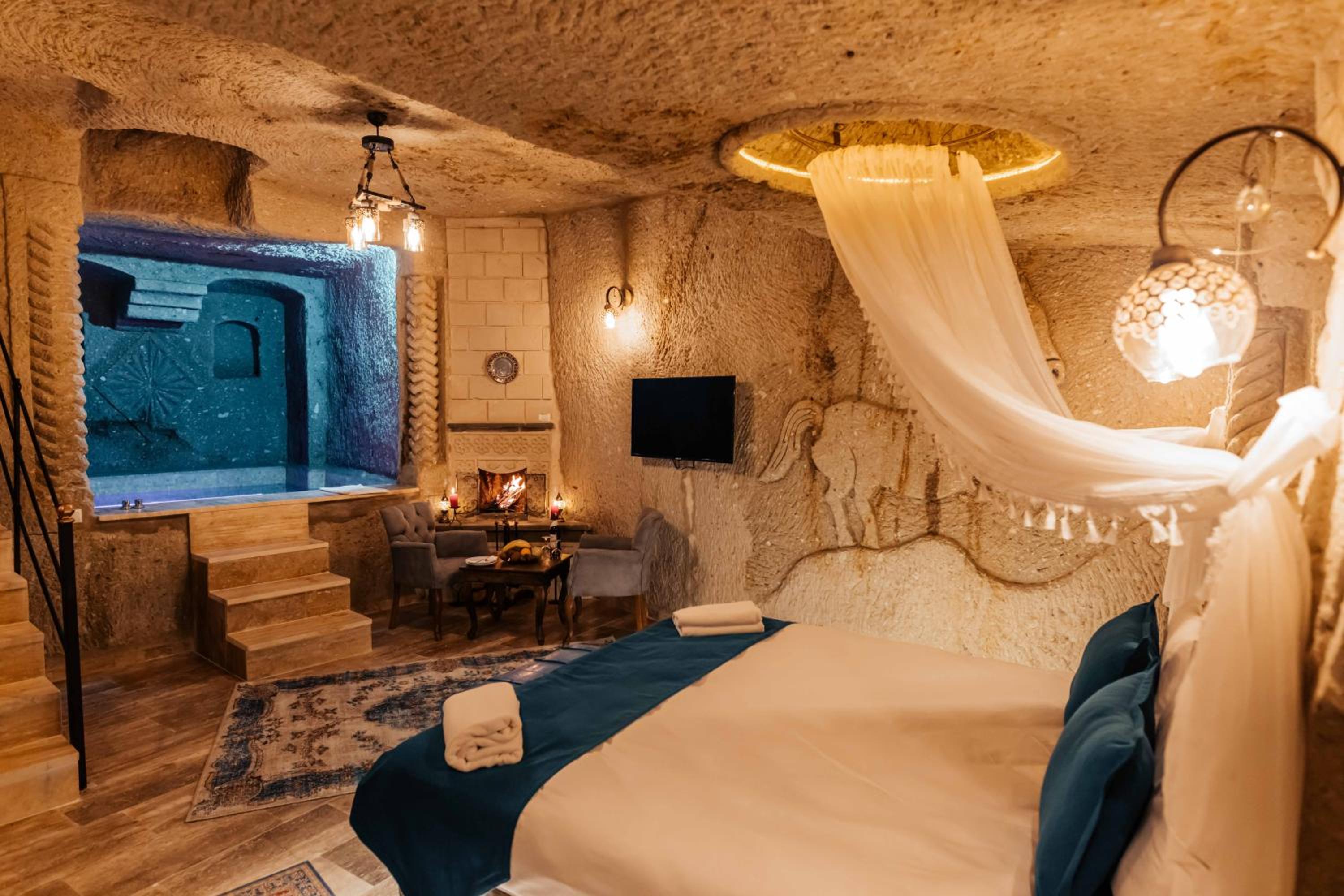 Junior Suite with Private Pool - Photo 5