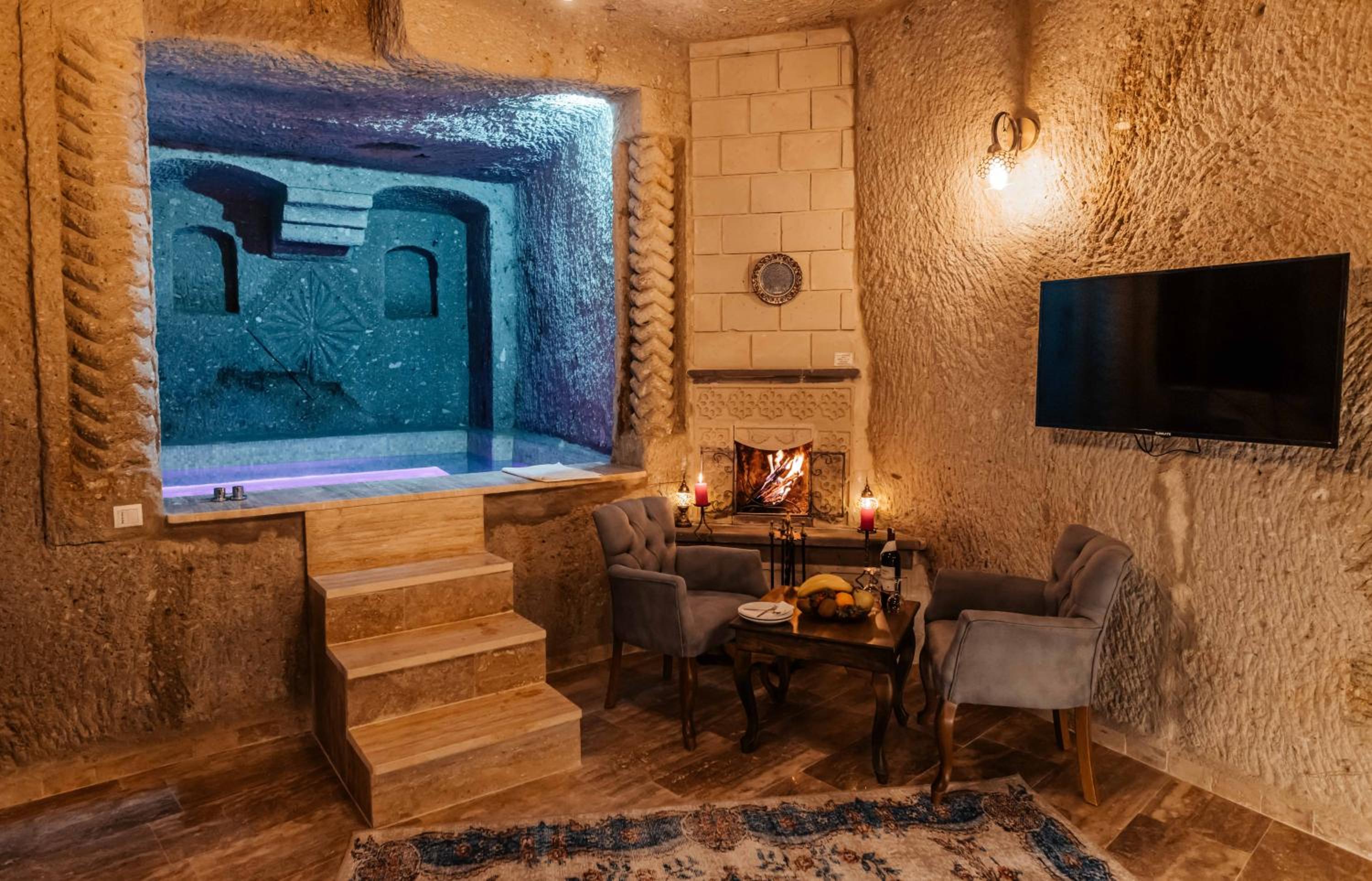 Junior Suite with Private Pool - Photo 9