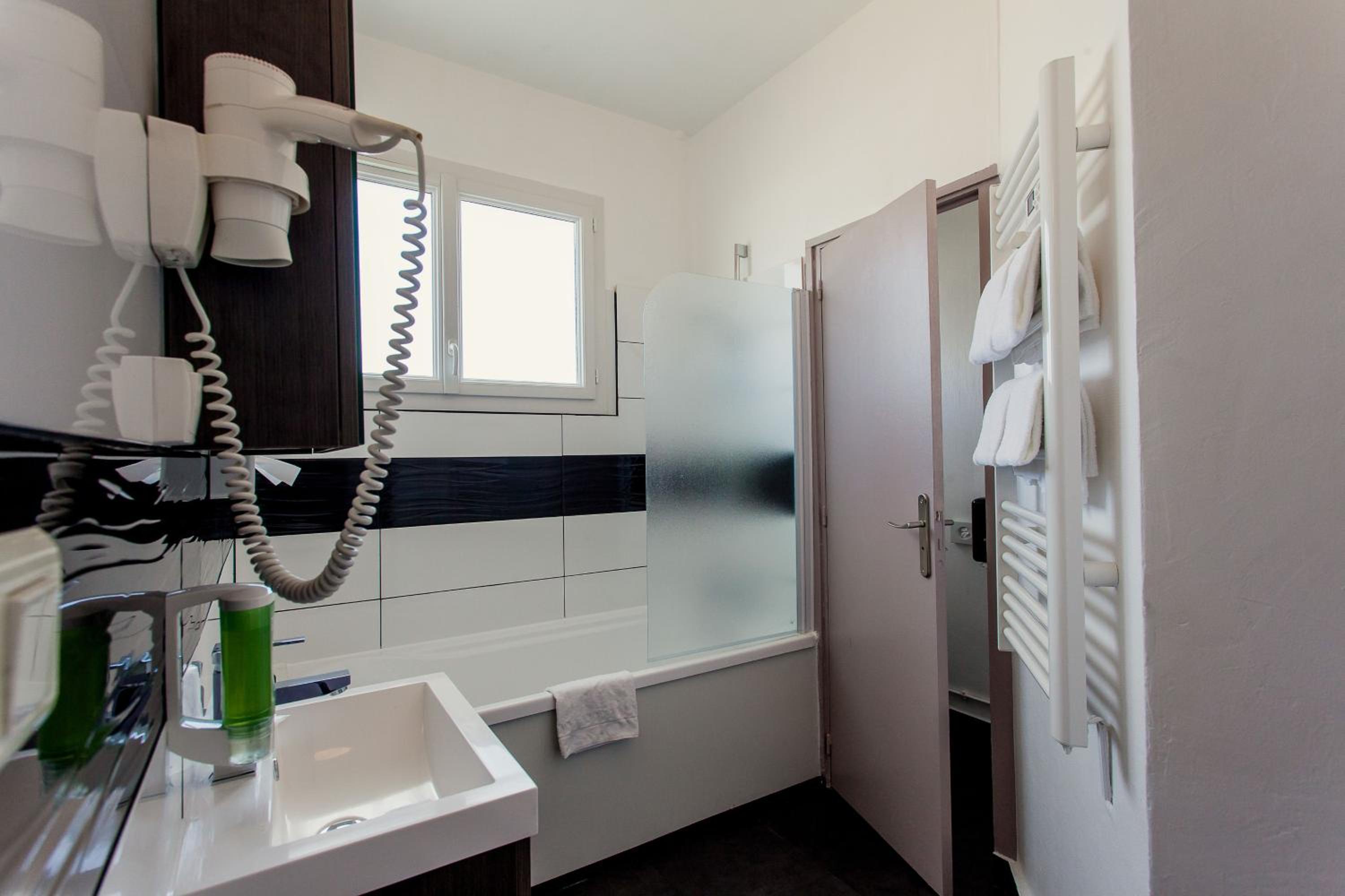 Double Room - Photo 6