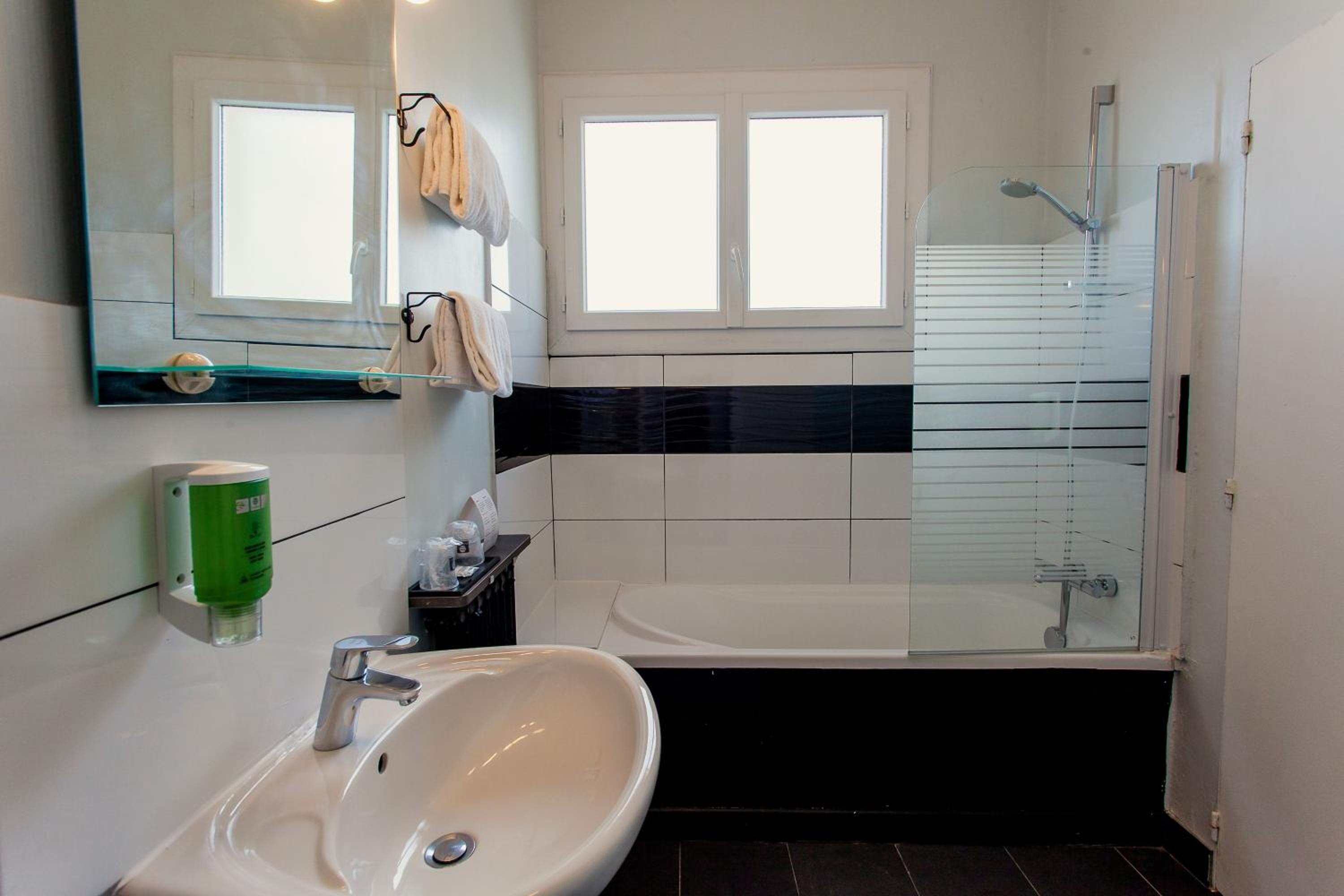 Double Room - Photo 4