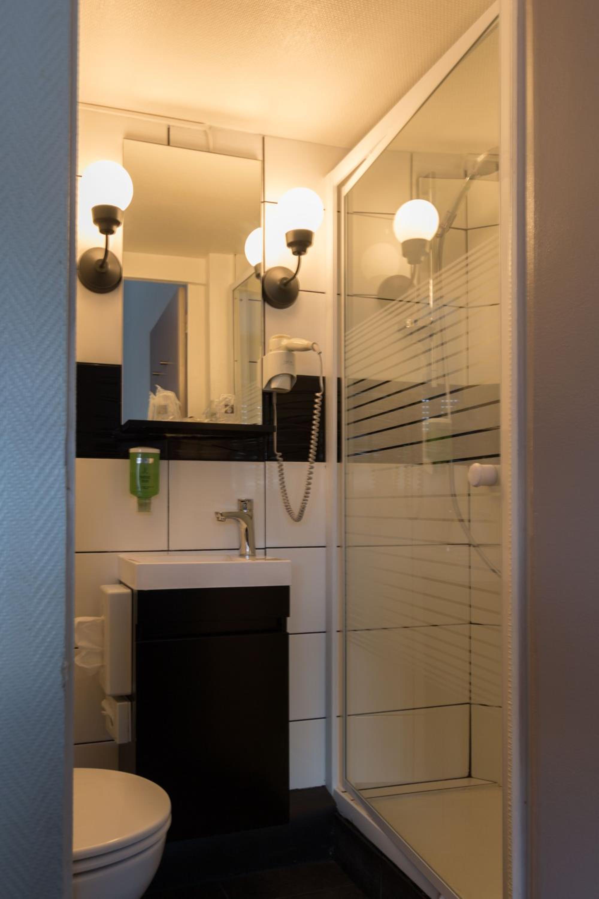 Double Room - Photo 5