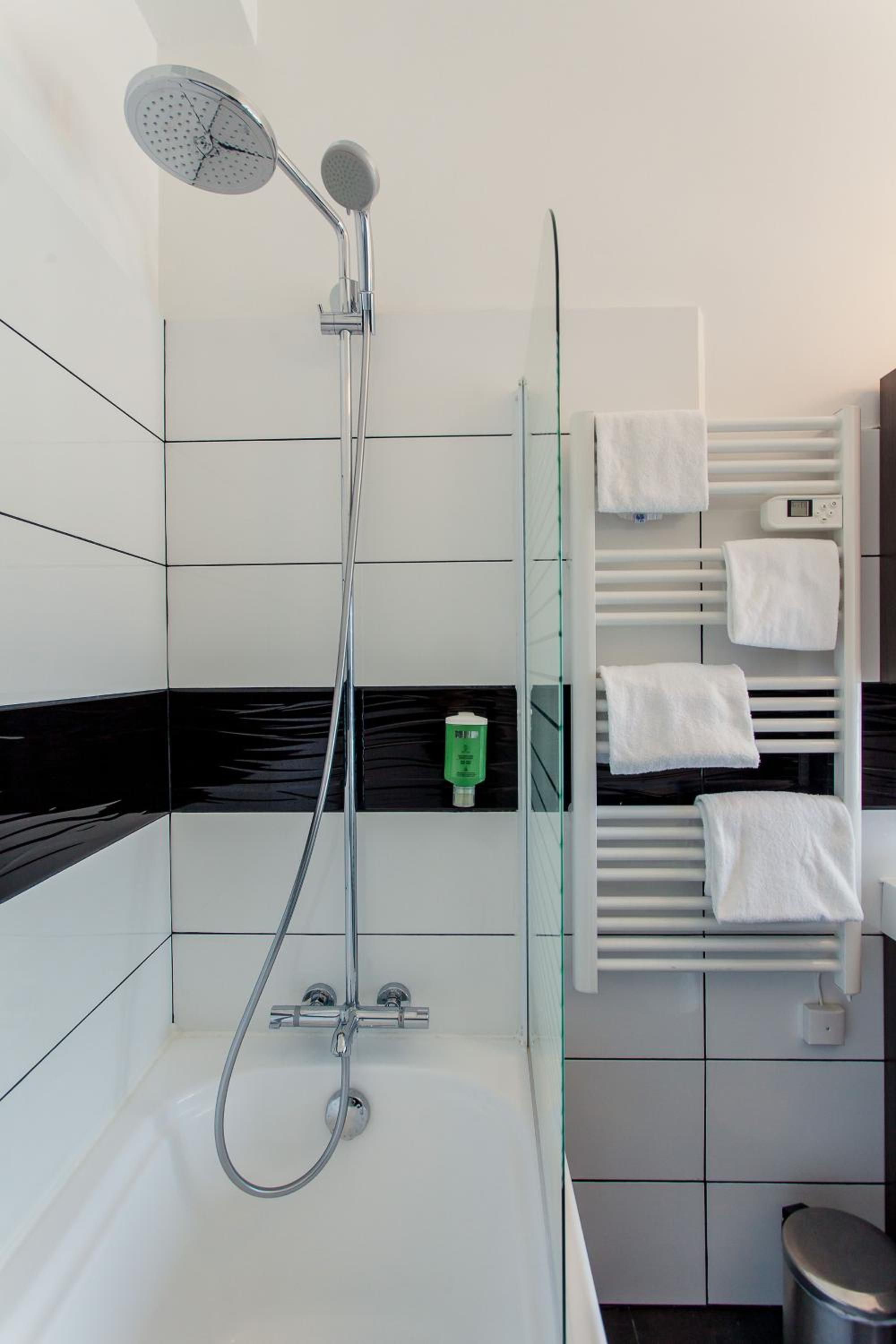 Deluxe Room - Photo 14