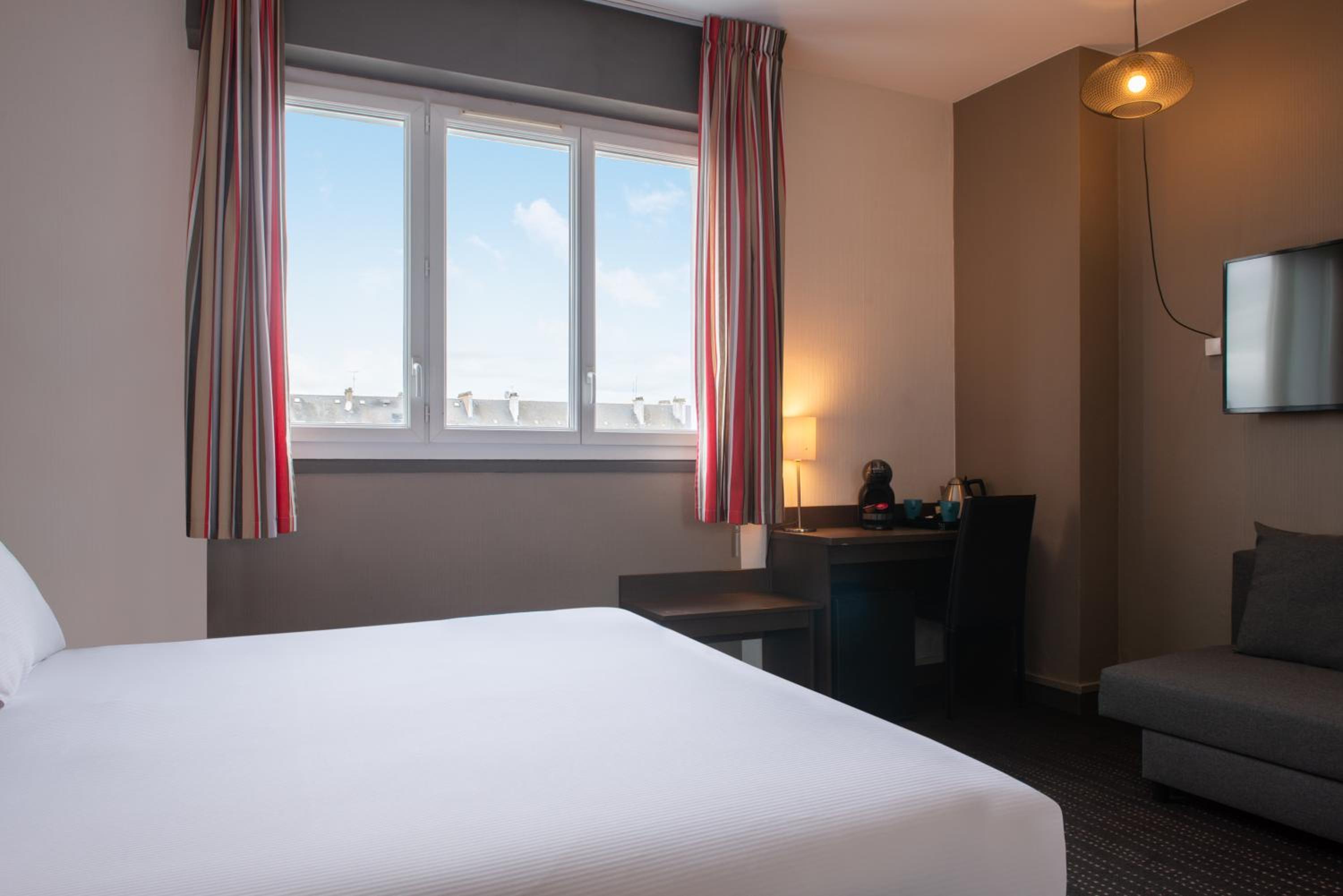 Deluxe Double Room (2 Adults + 1 Child) - Photo 5