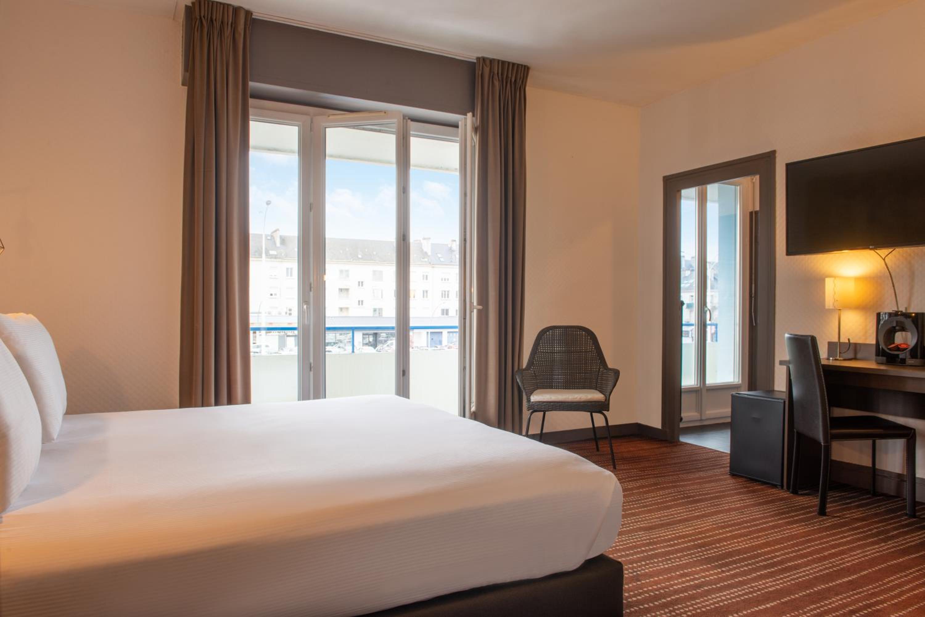 Deluxe Room - Photo 8