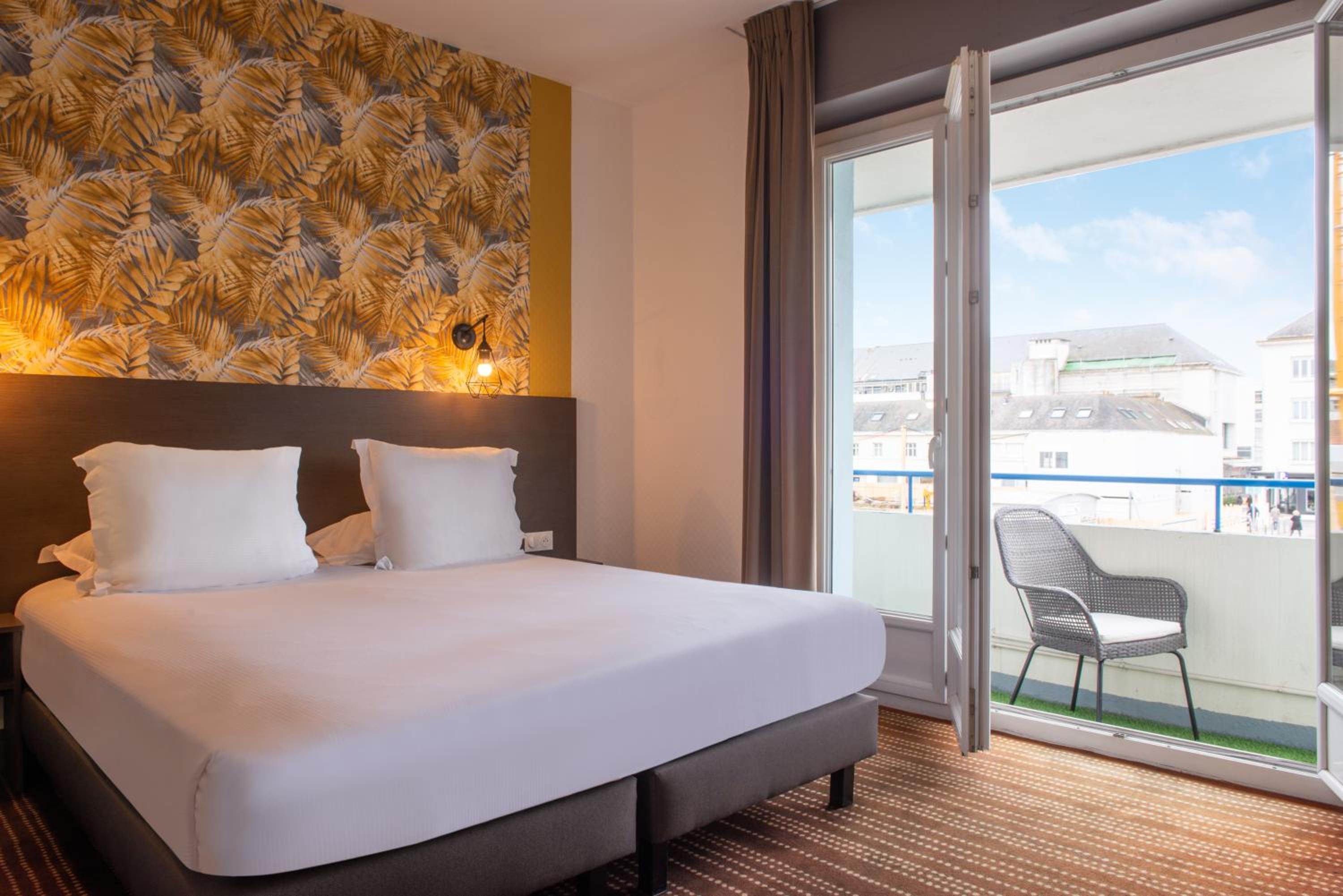 Deluxe Room - Photo 7