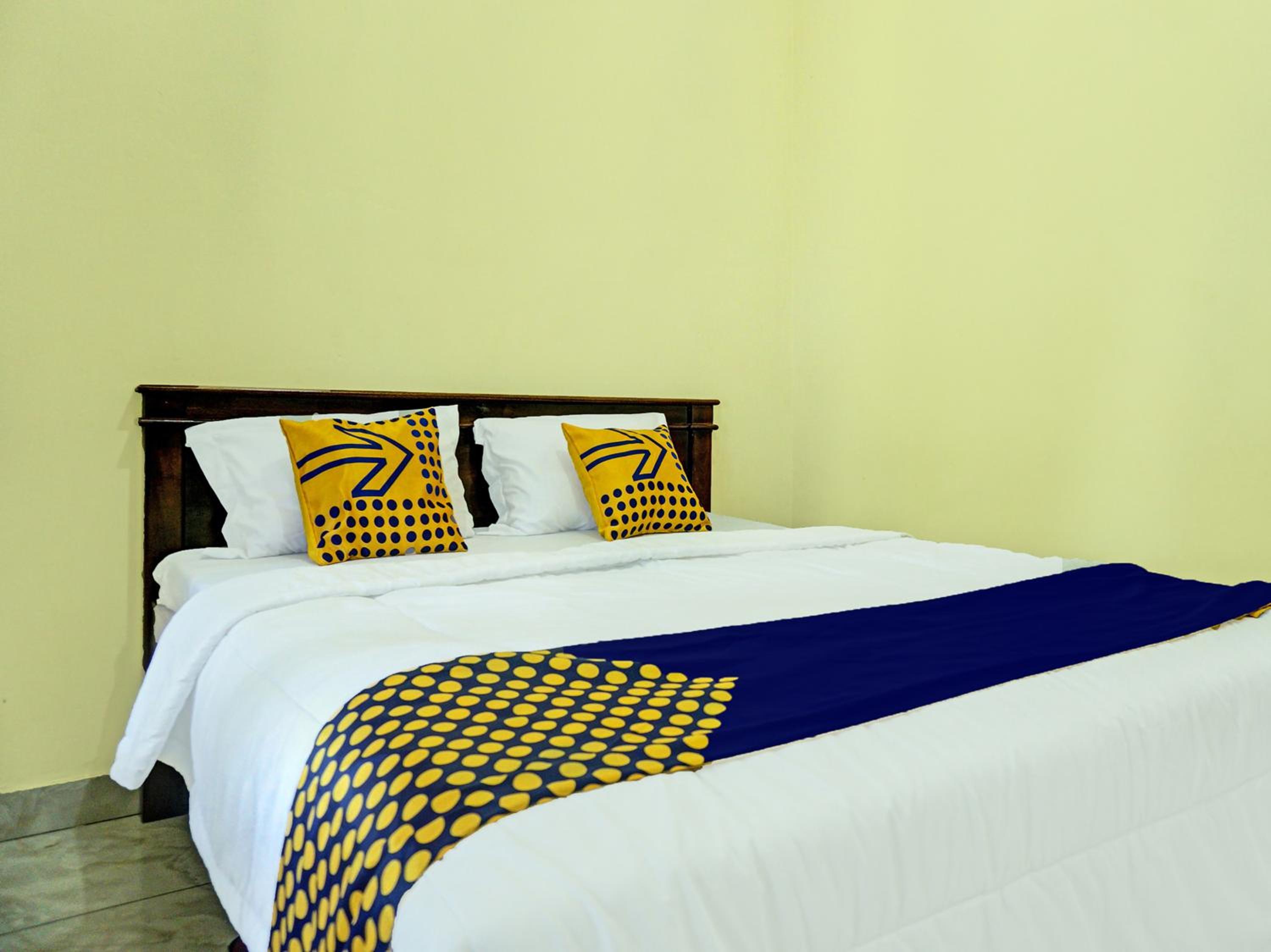 Queen Room photo 1