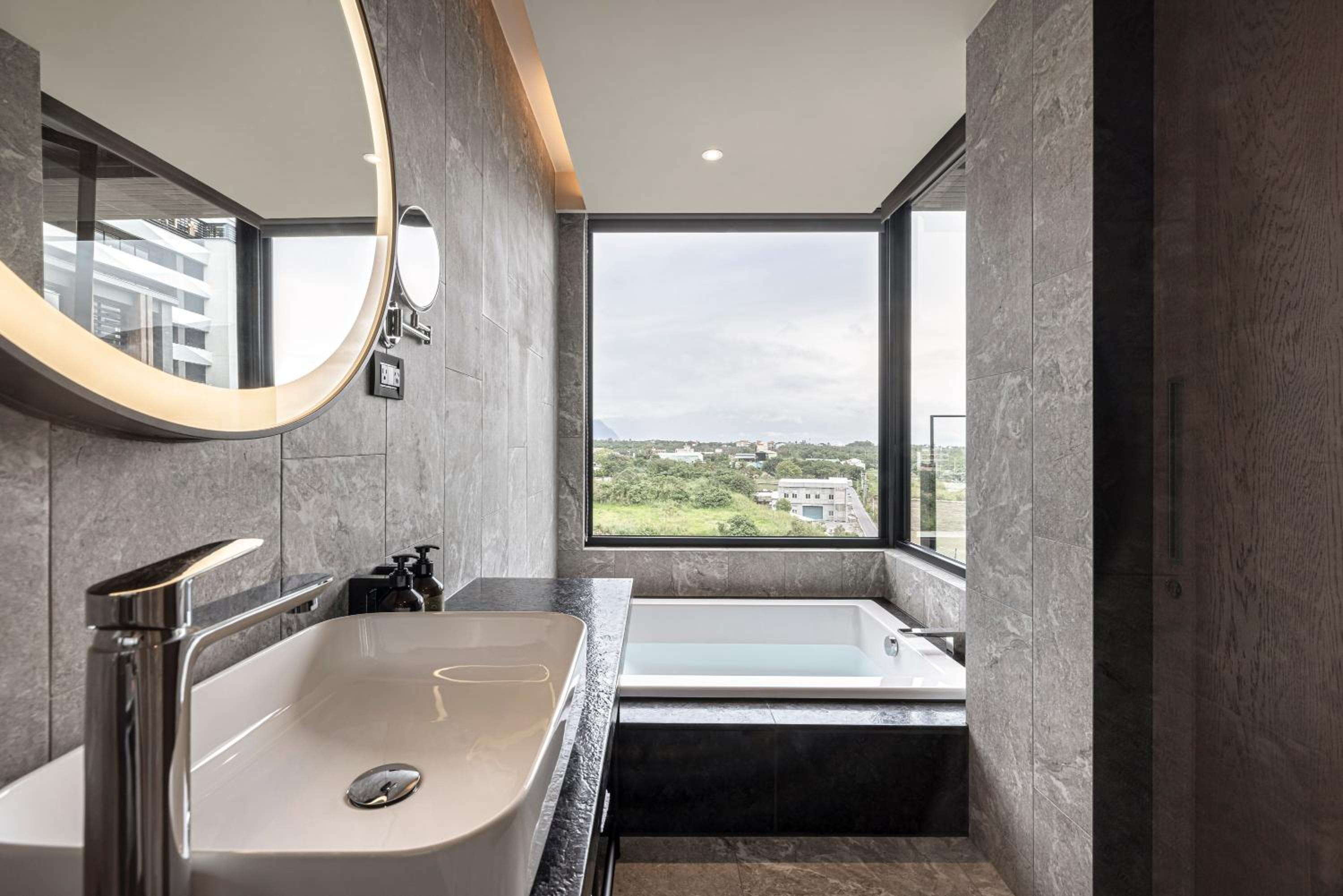 Building Serenity - Superior Family Junior Suite - Photo 3